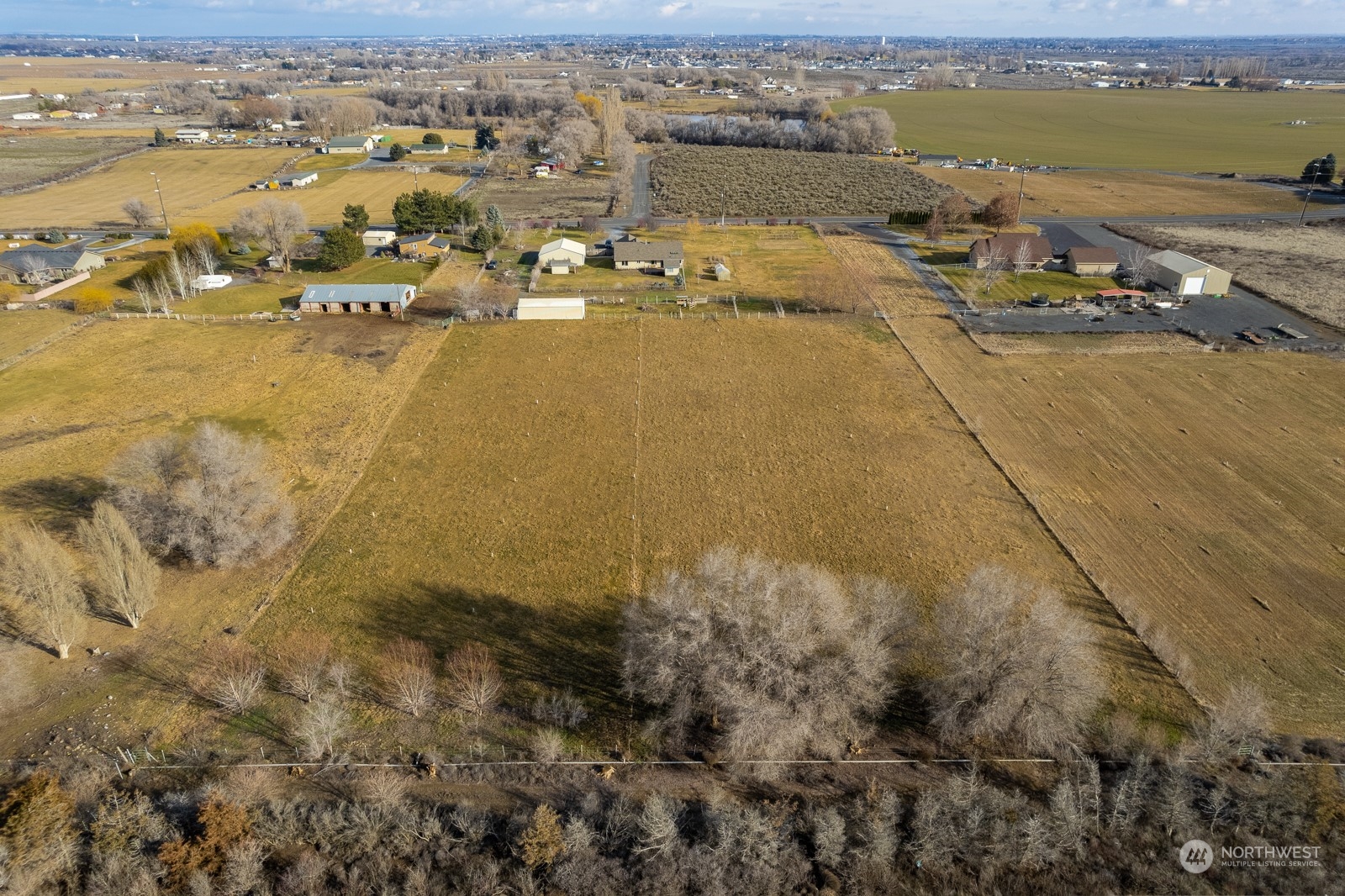 1702 Rd E NE