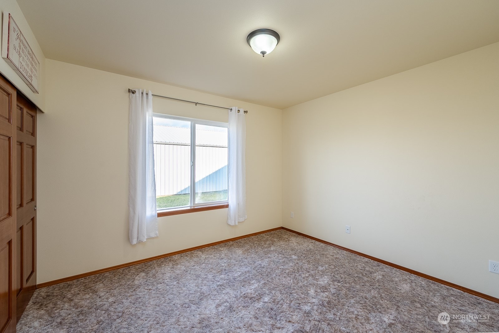1702 Rd E NE