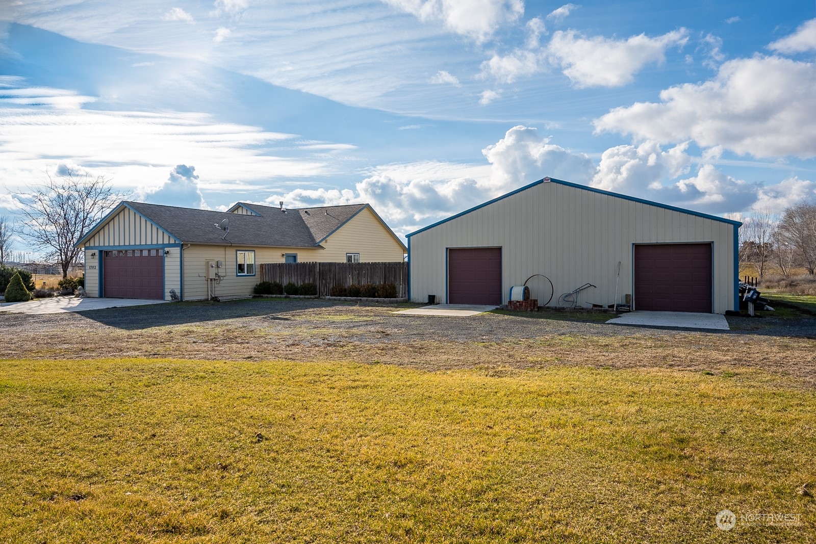 1702 Rd E NE
