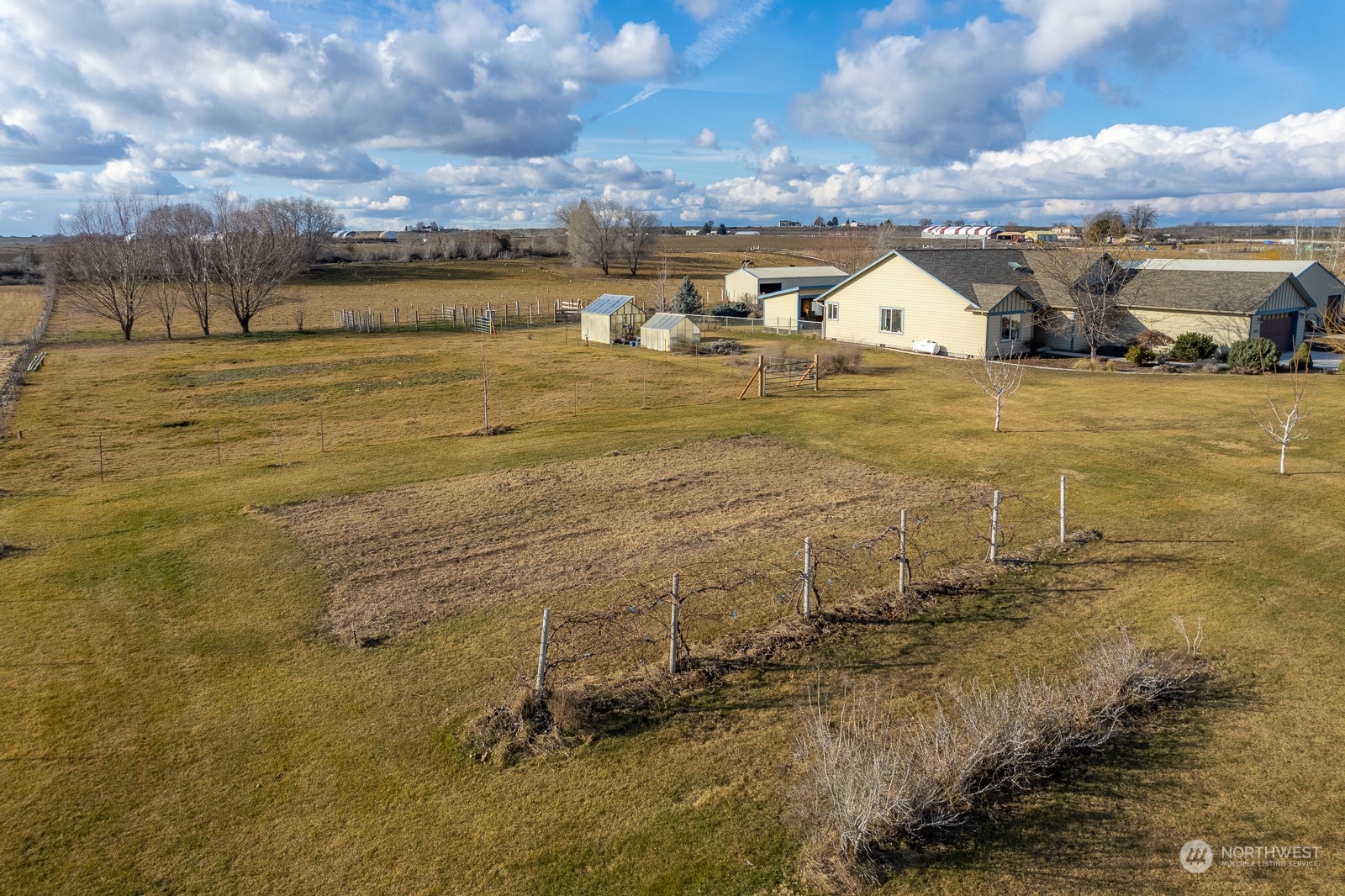 1702 Rd E NE