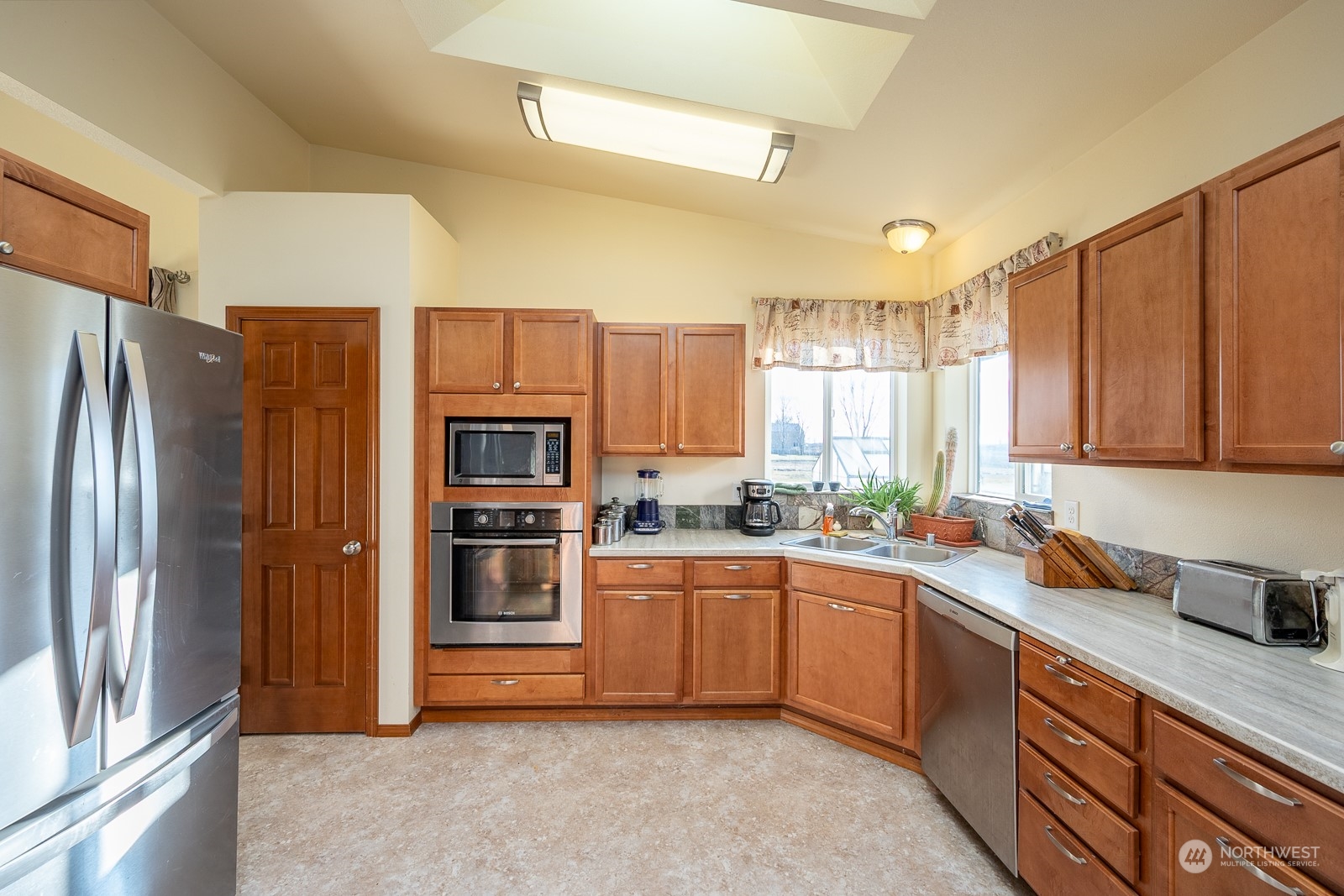 1702 Rd E NE