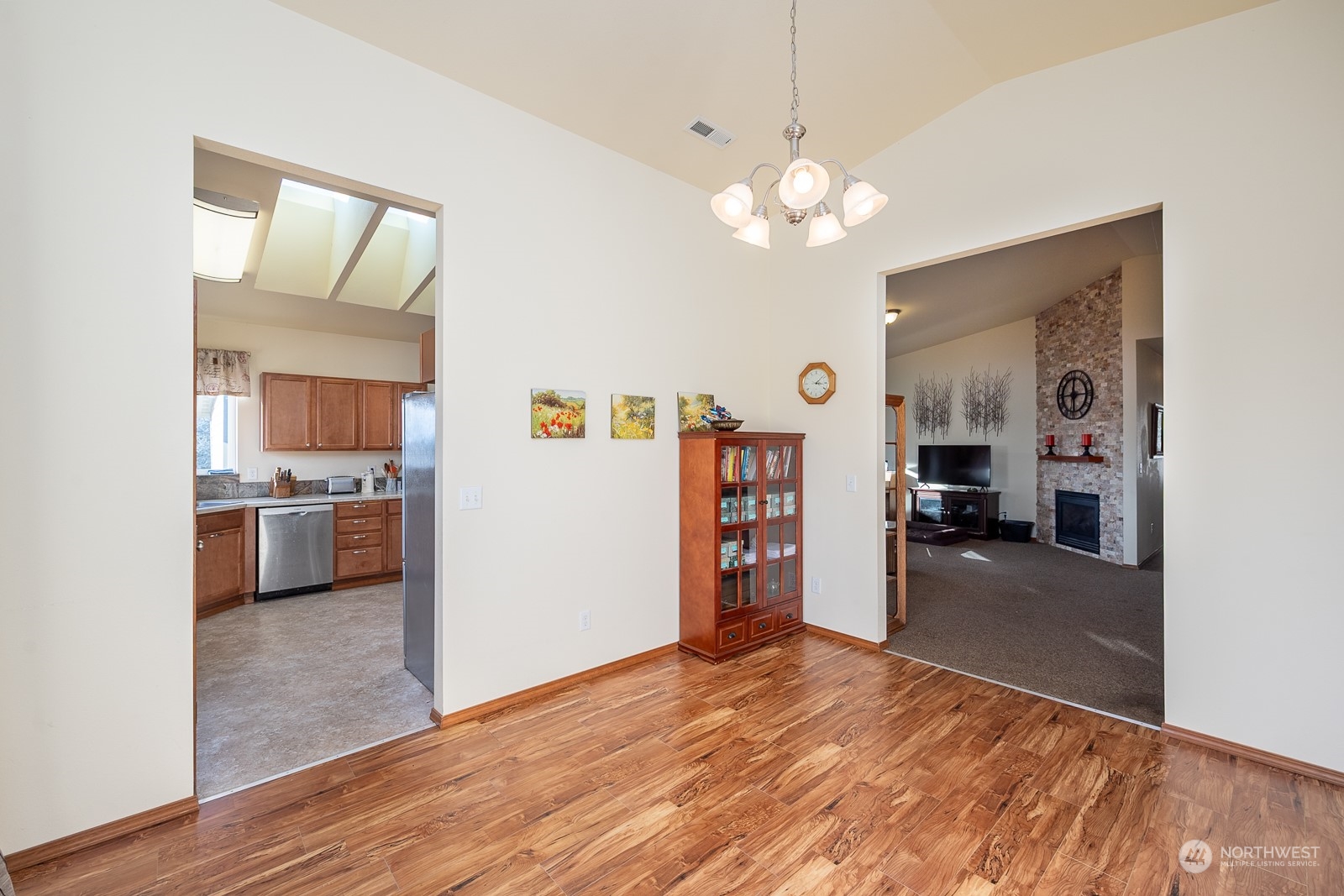 1702 Rd E NE