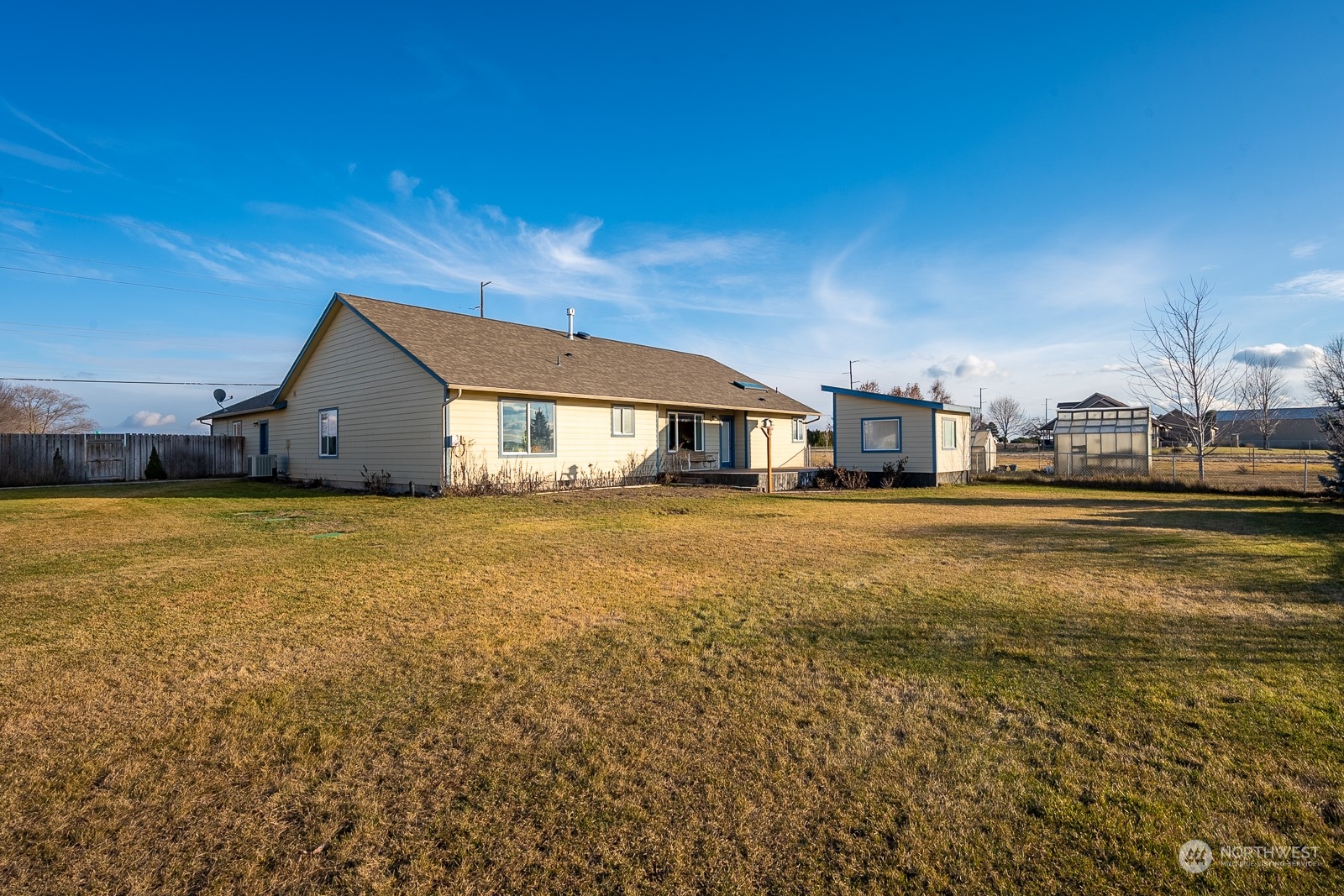 1702 Rd E NE