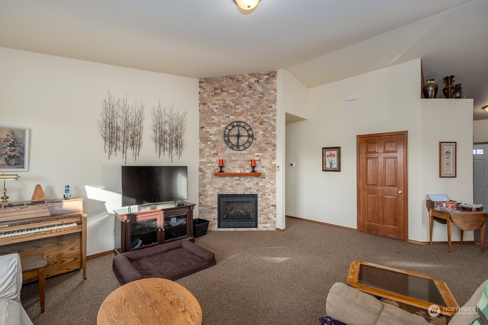 1702 Rd E NE