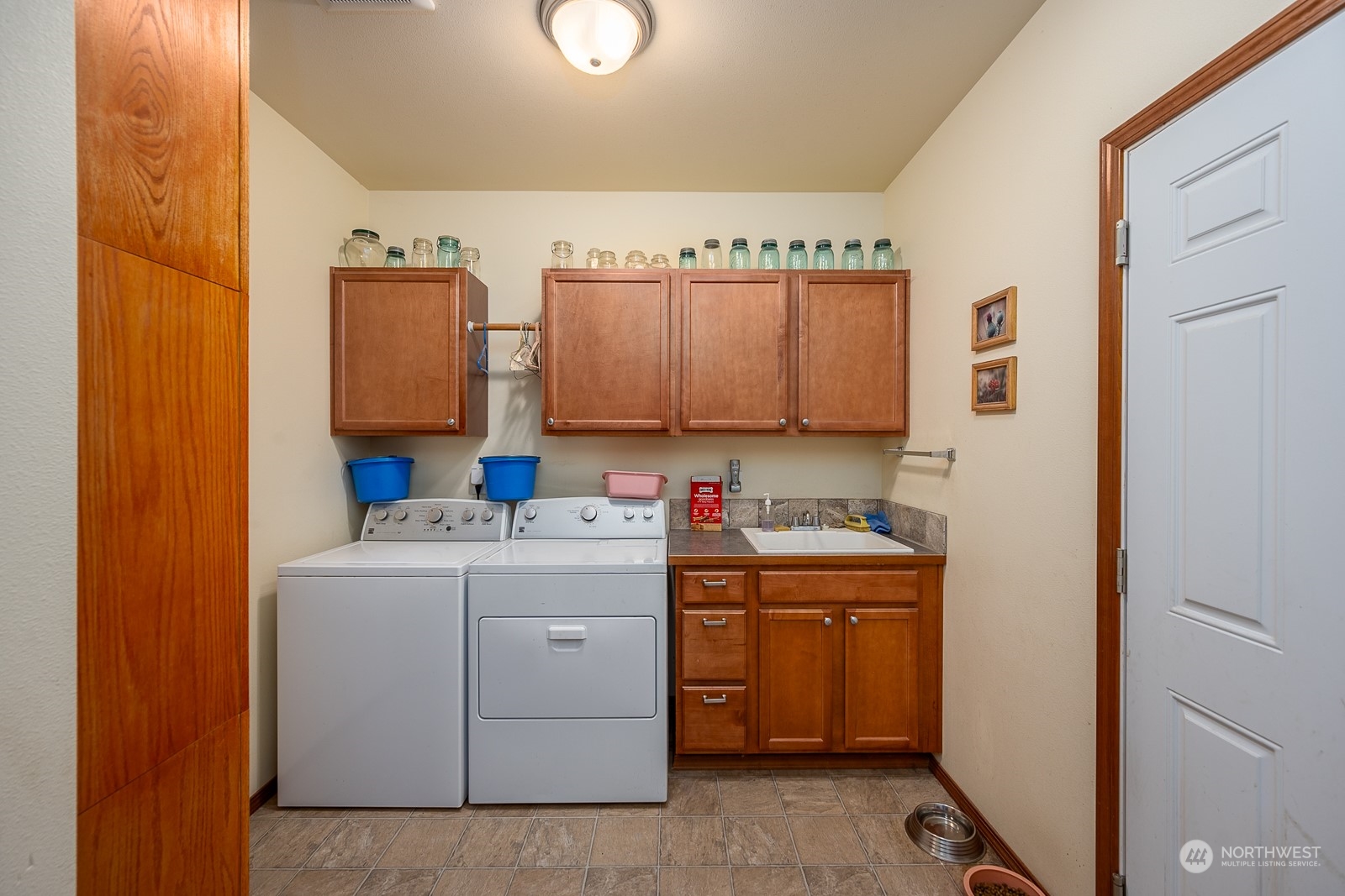 1702 Rd E NE