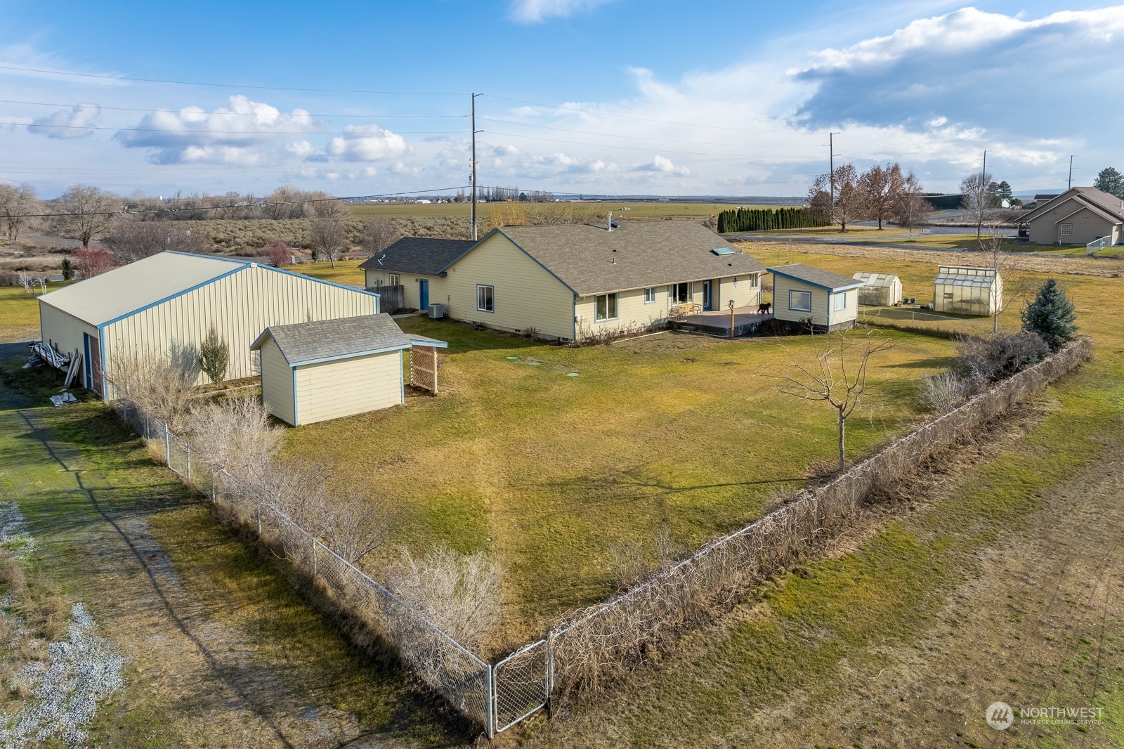 1702 Rd E NE