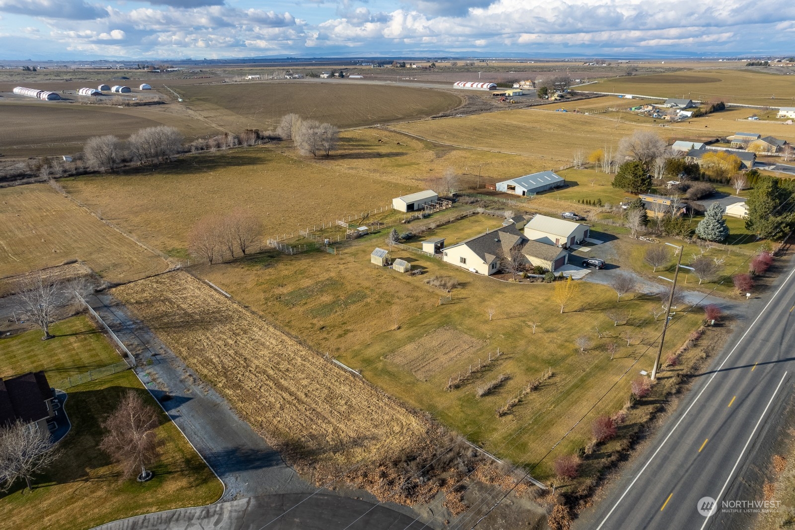 1702 Rd E NE
