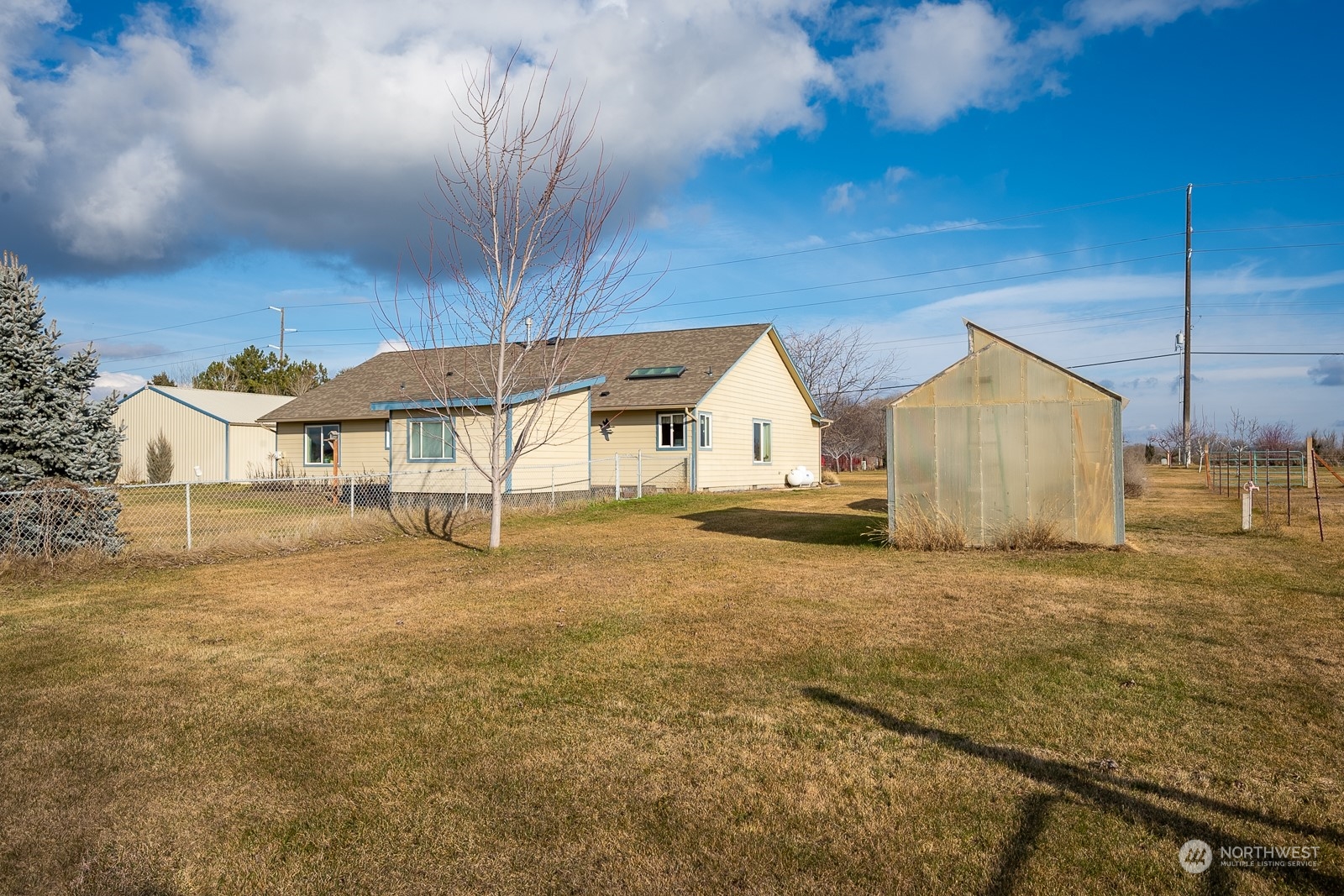 1702 Rd E NE