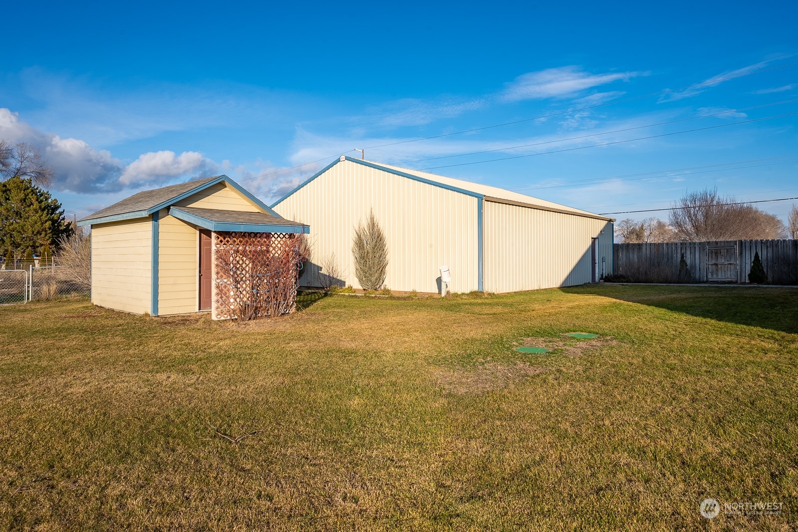 1702 Rd E NE