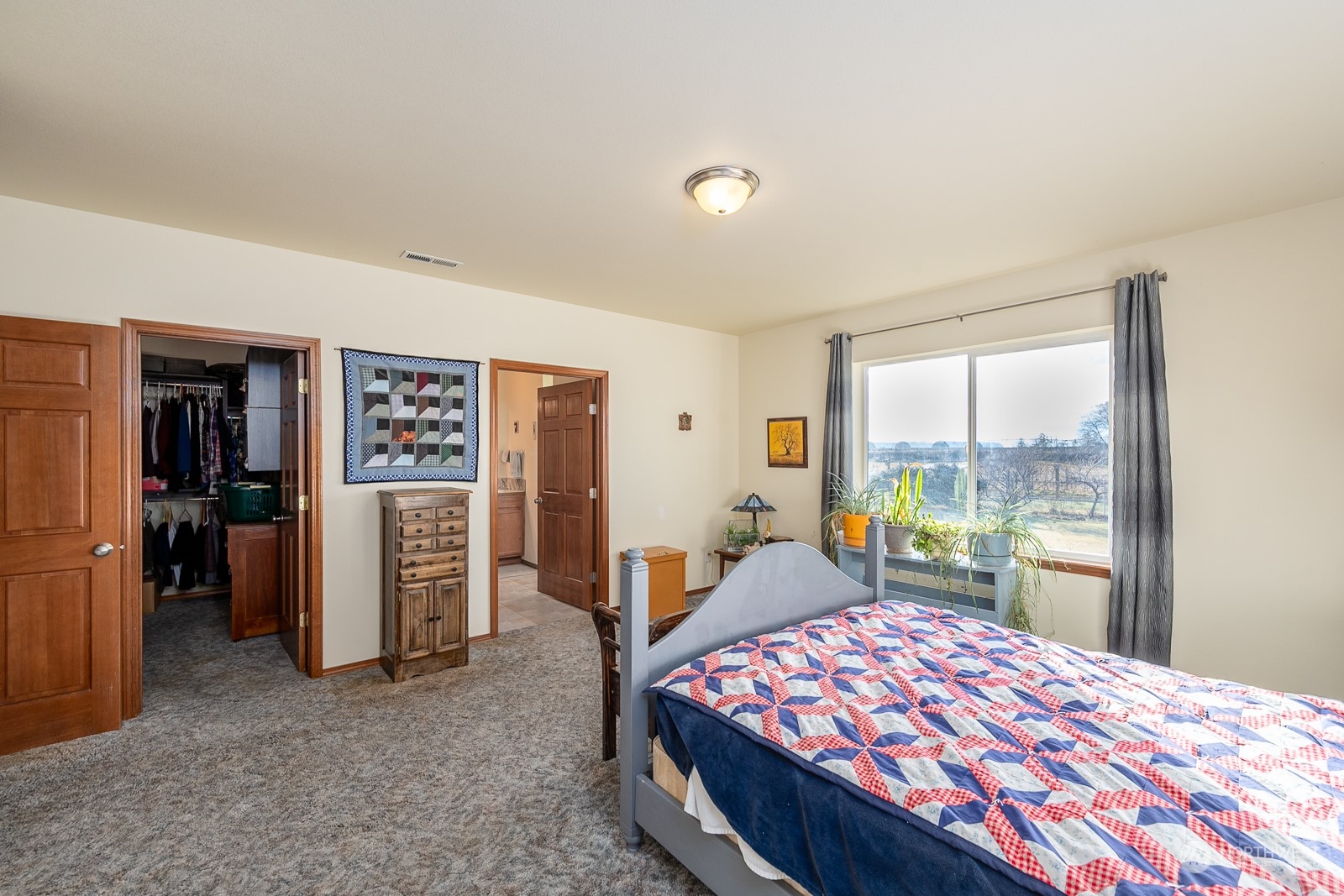 1702 Rd E NE