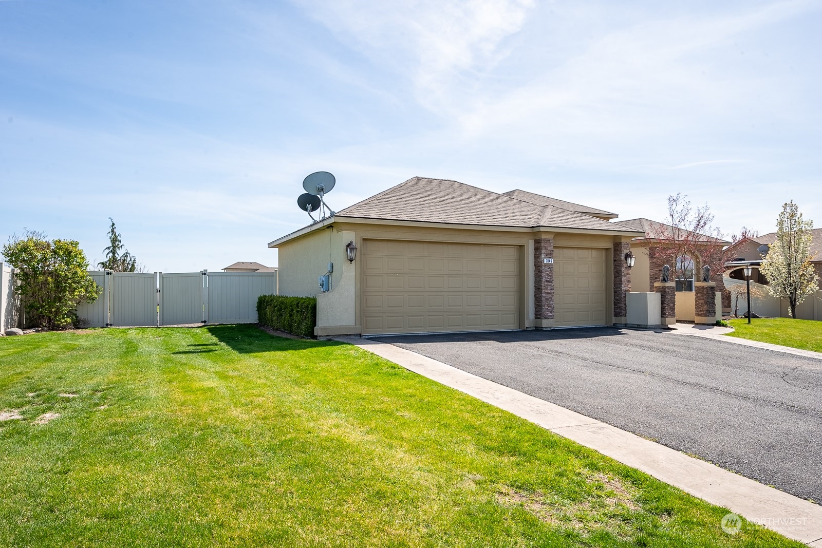 7849 Blue Jay Drive NE