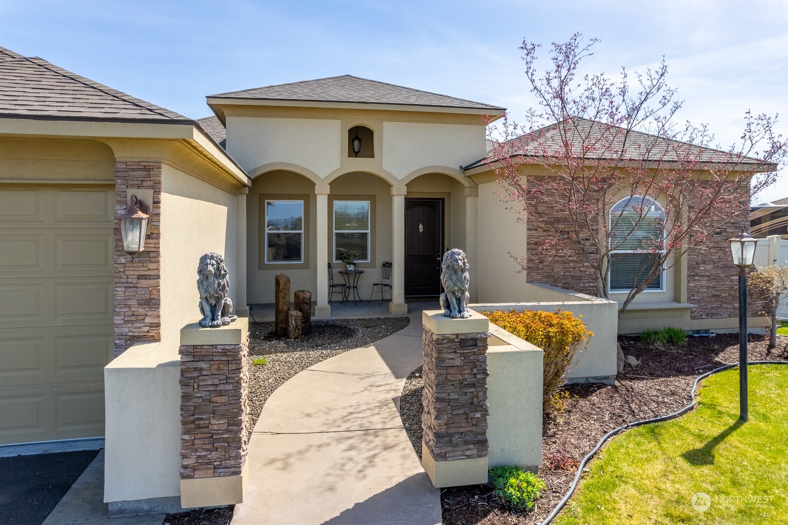 7849 Blue Jay Drive NE