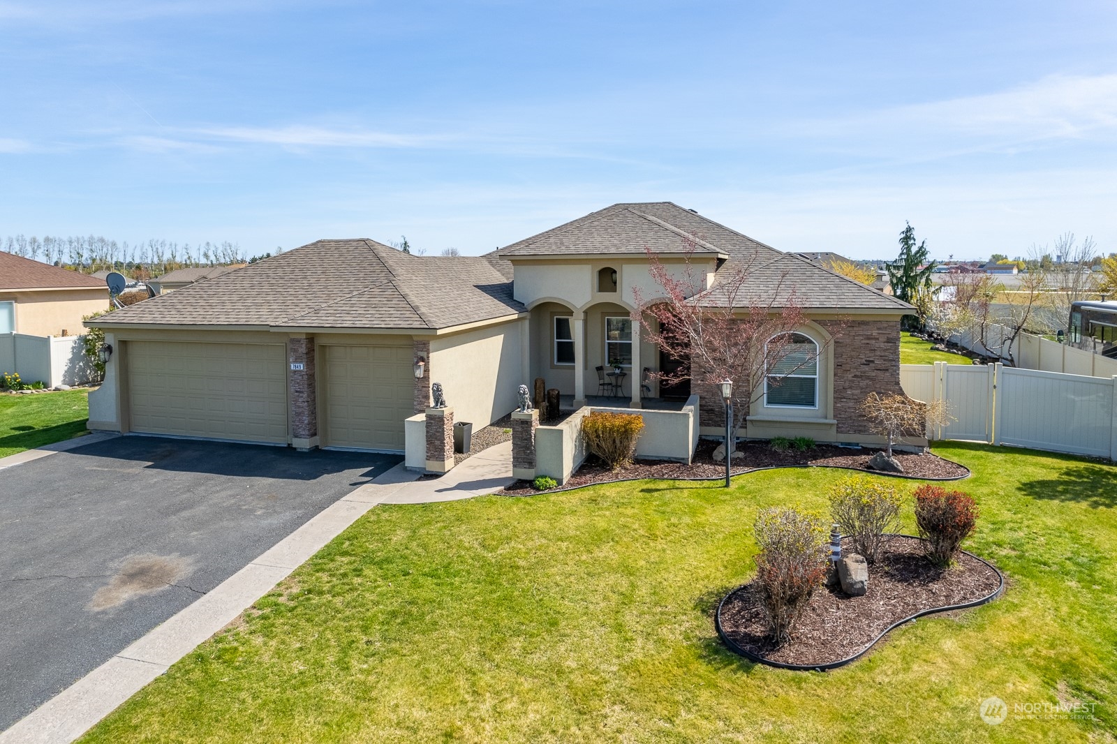 7849 Blue Jay Drive NE