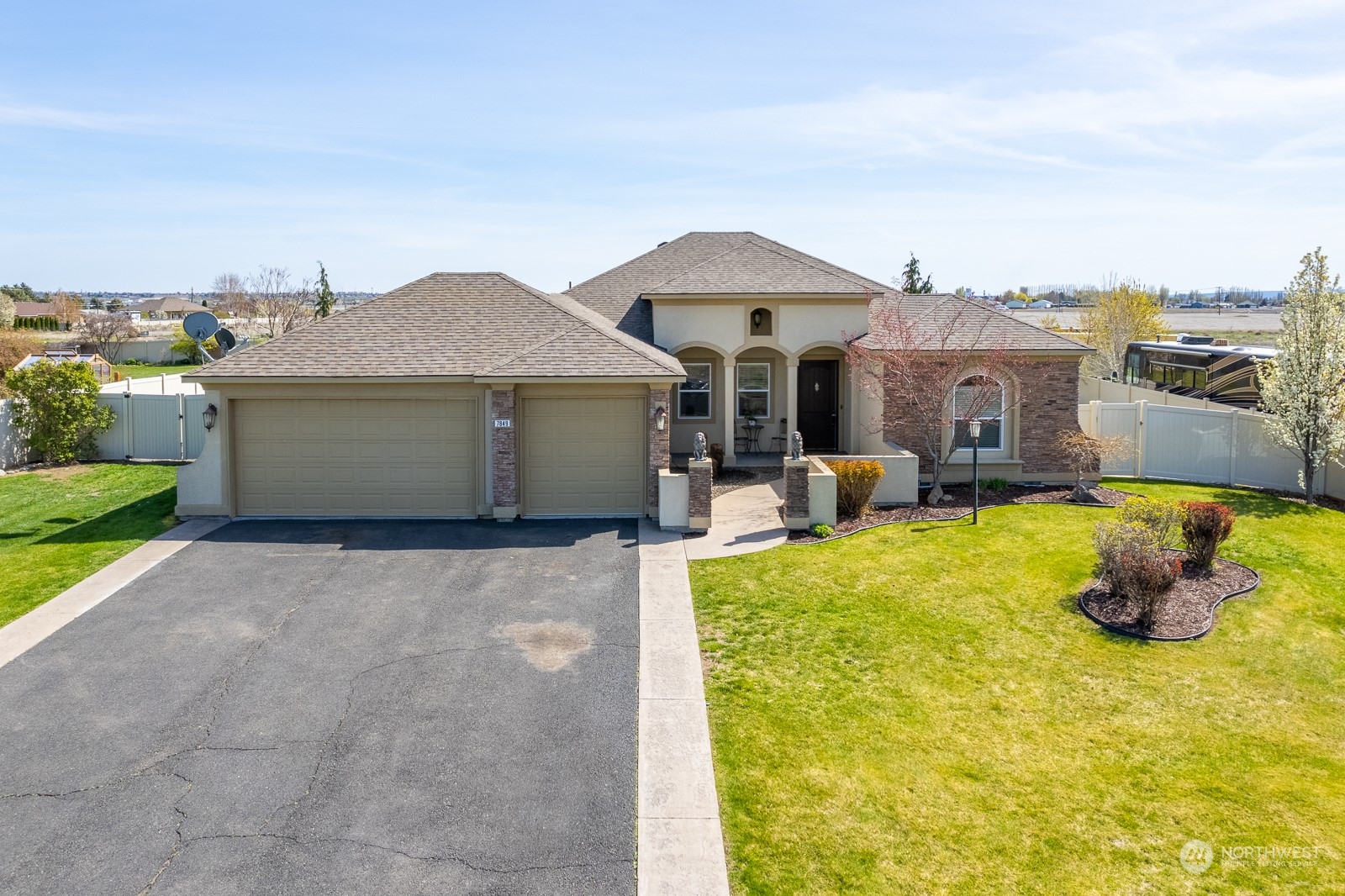 7849 Blue Jay Drive NE