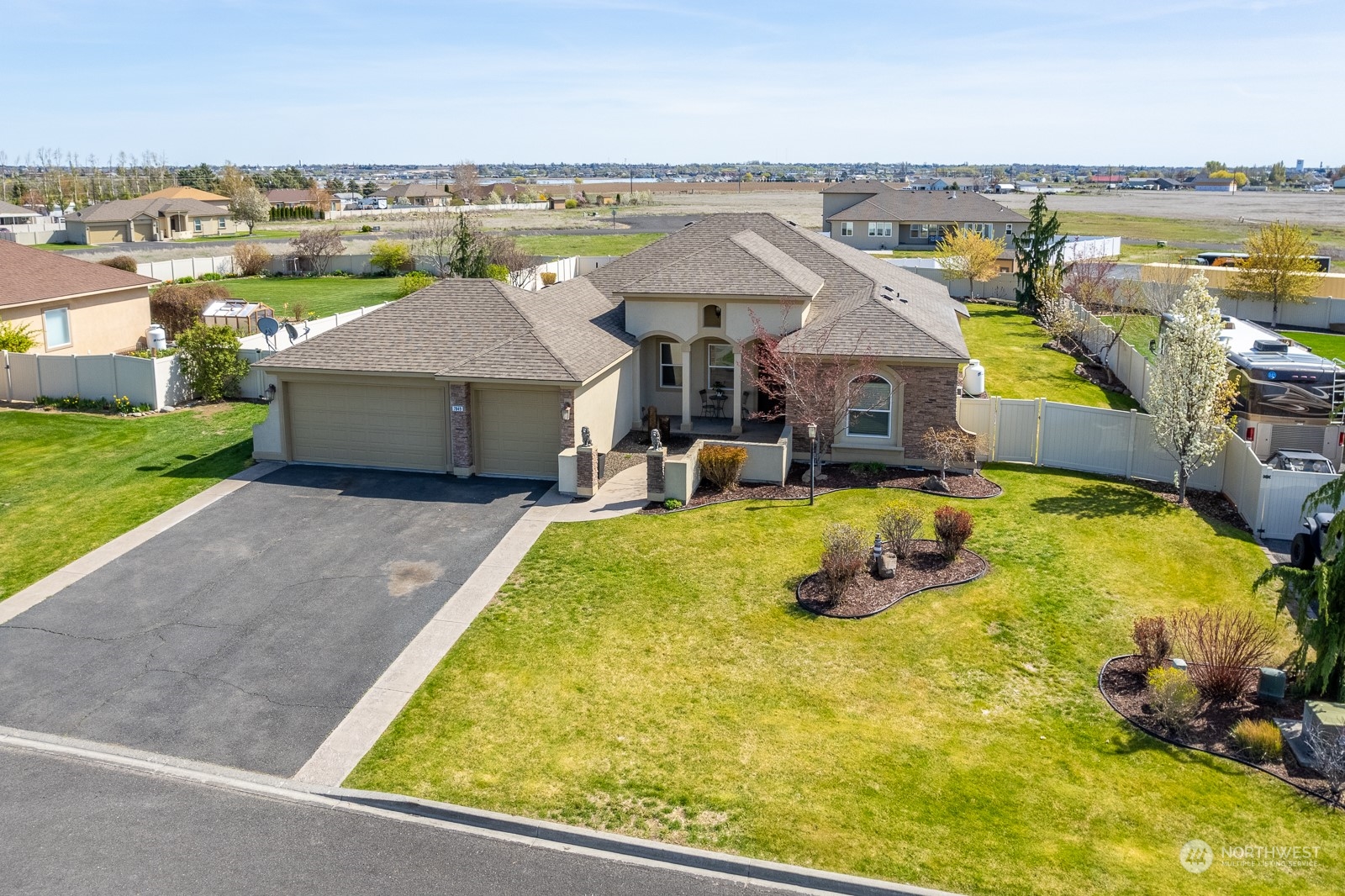 7849 Blue Jay Drive NE