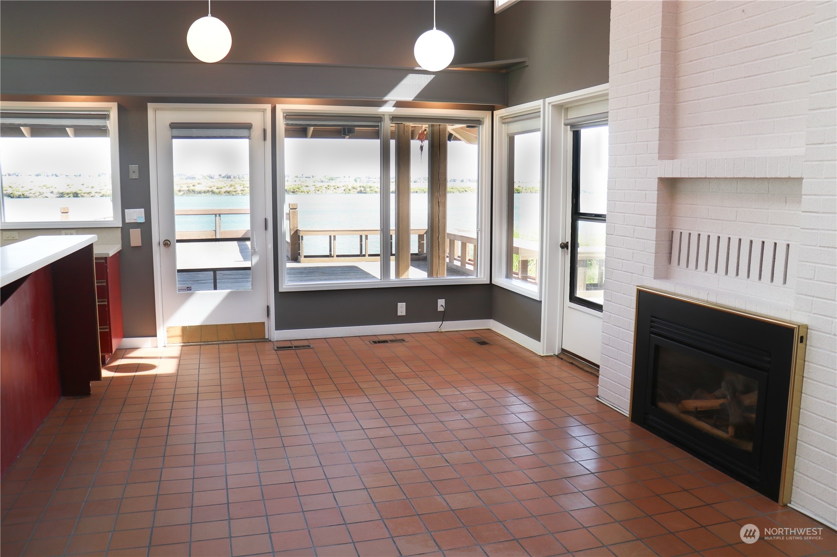 728 E Tamarack