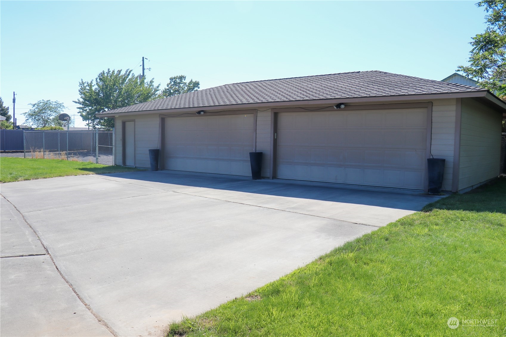 728 E Tamarack