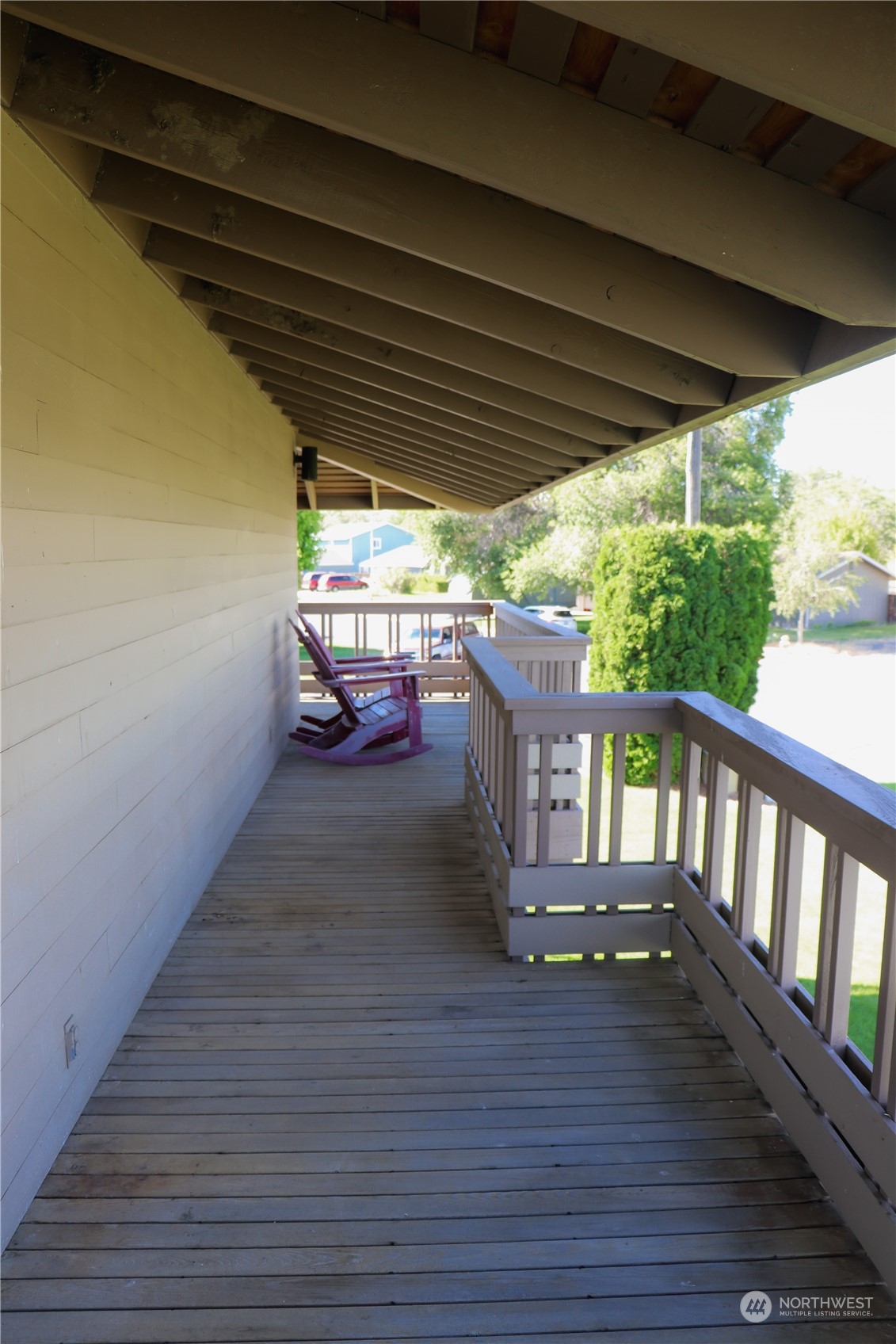 728 E Tamarack