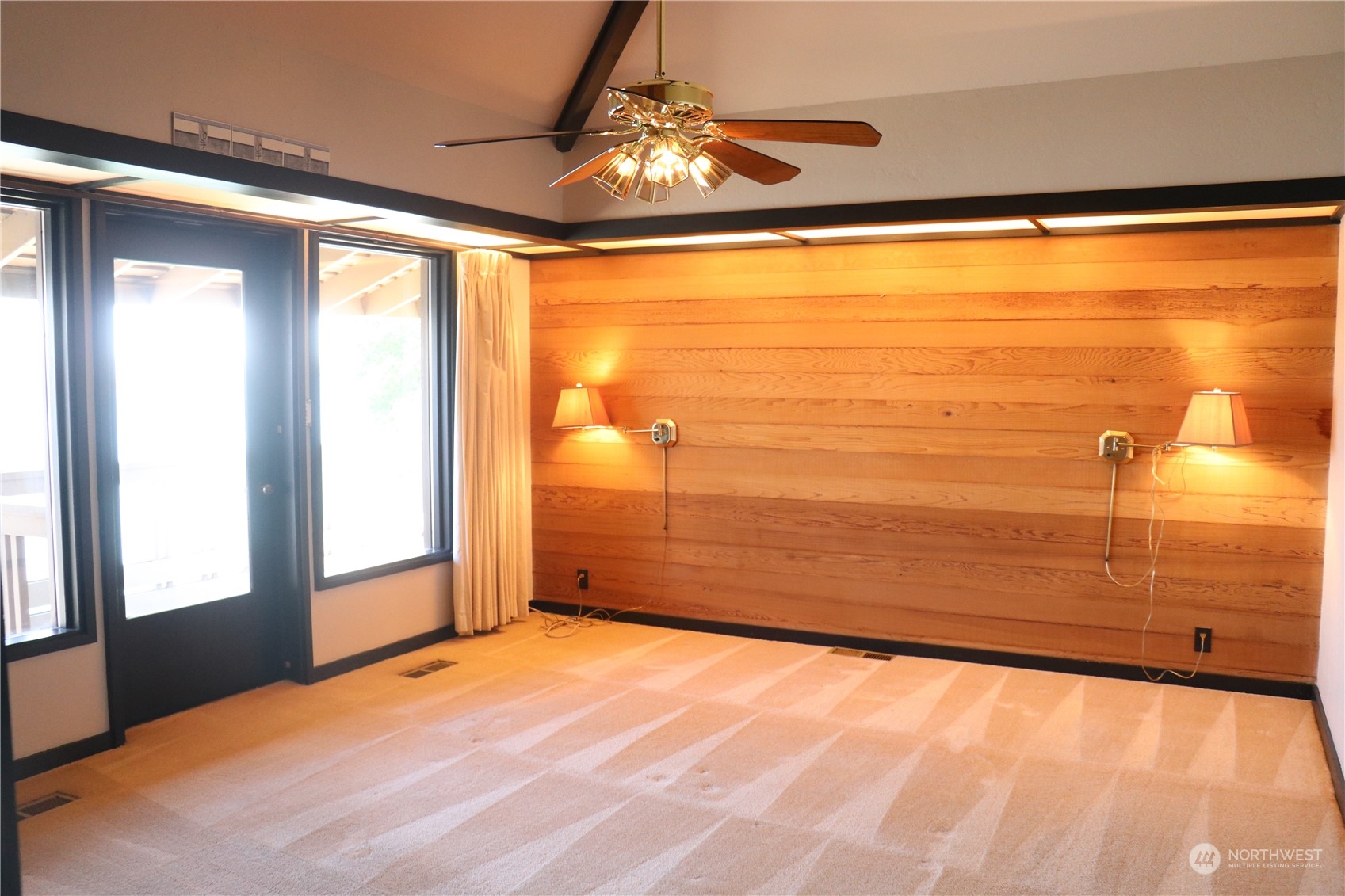 728 E Tamarack