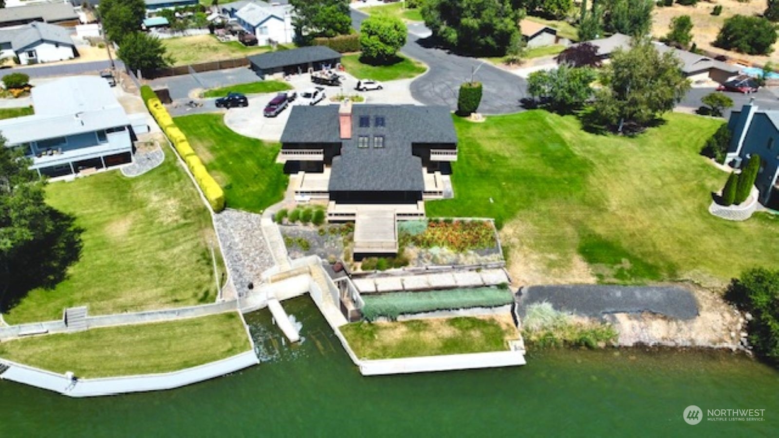 728 E Tamarack