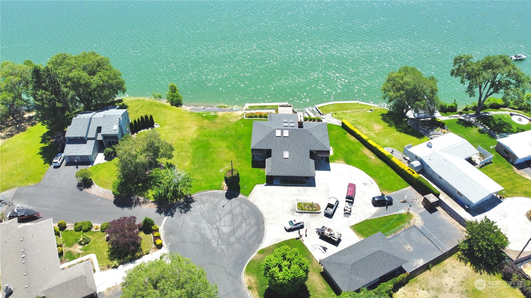 728 E Tamarack