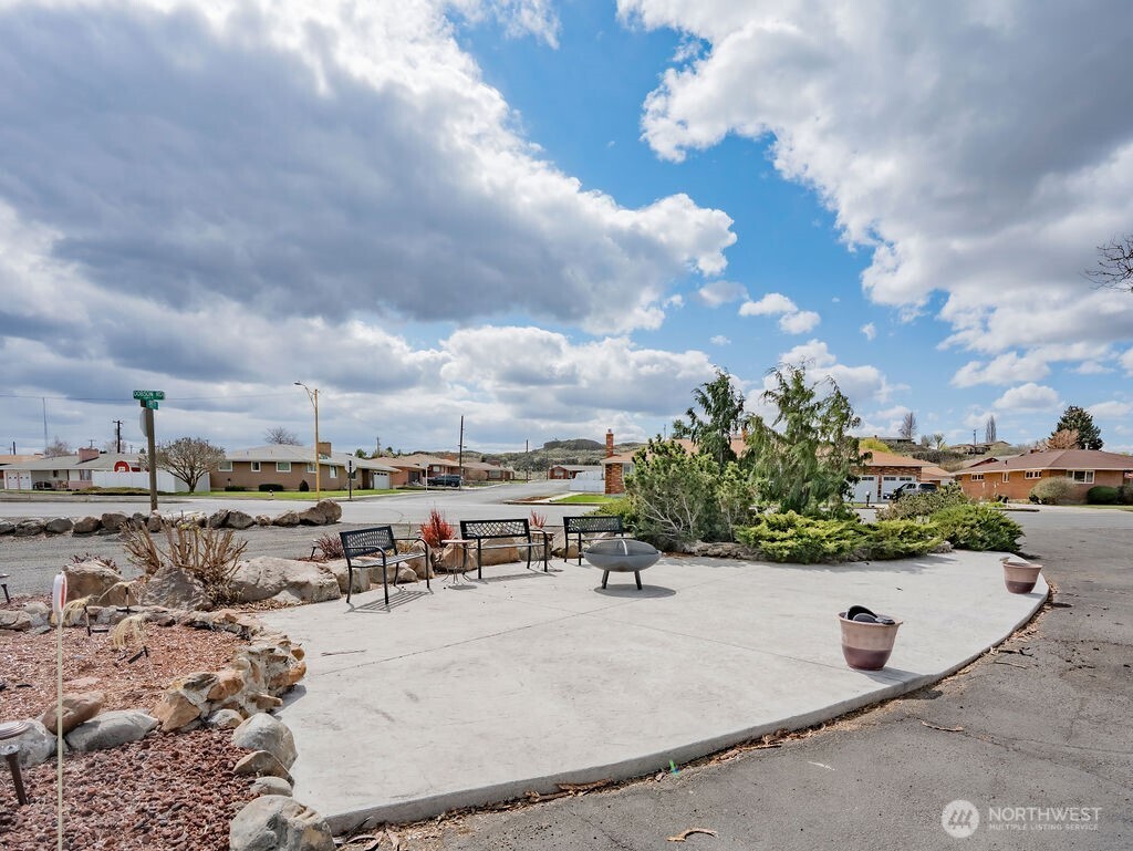609 E First Avenue