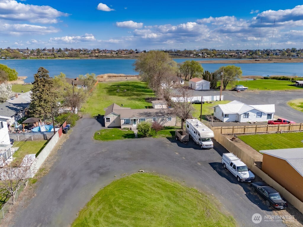 2001 W 2003 Lakeside Drive