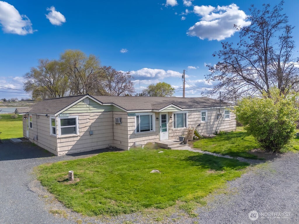 2001 W 2003 Lakeside Drive