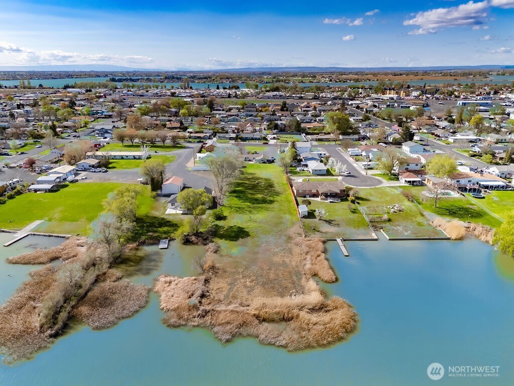 2001 W 2003 Lakeside Drive