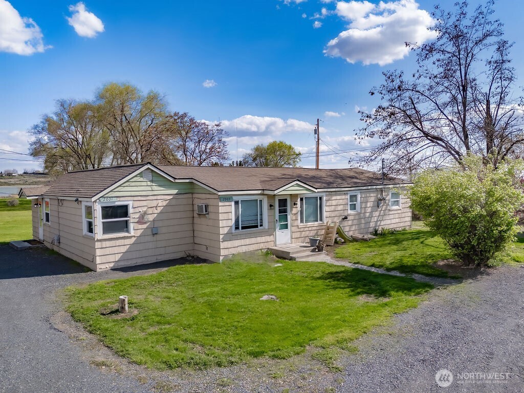 2001 W 2003 Lakeside Drive
