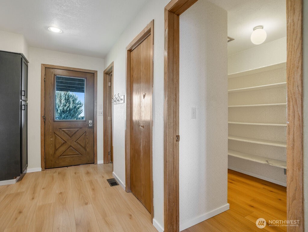 2 W Johnson Lane