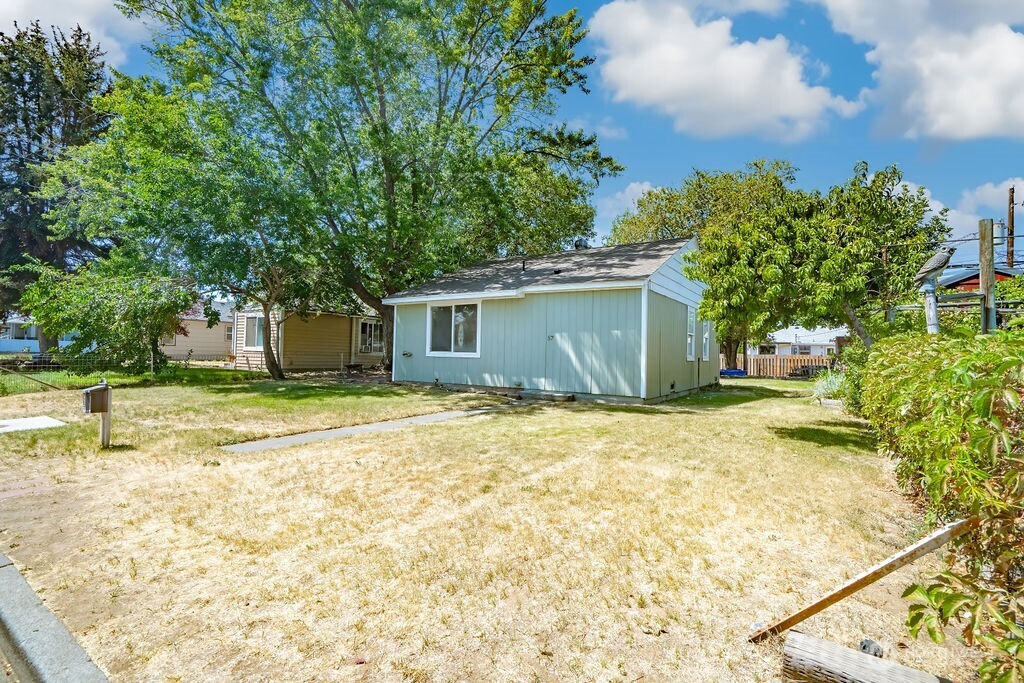 57 SE G Street