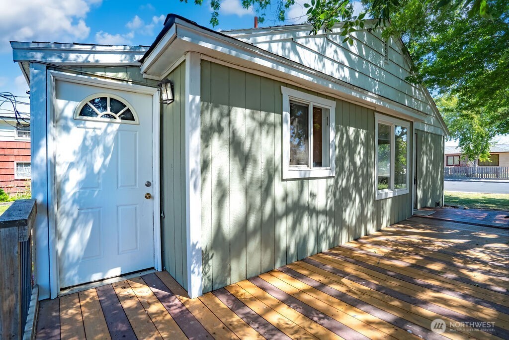 57 SE G Street