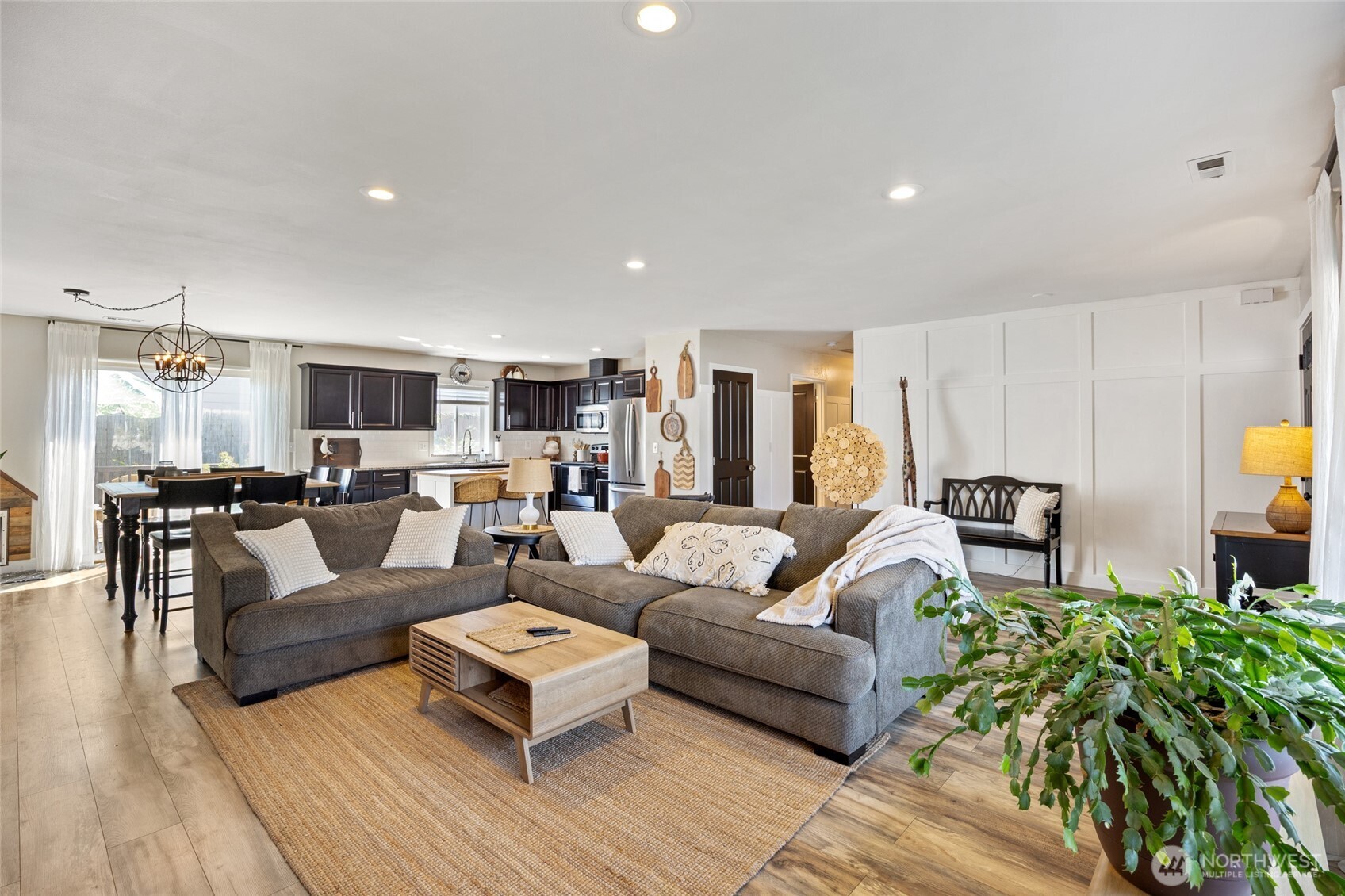 3429 W Glenmoor Drive