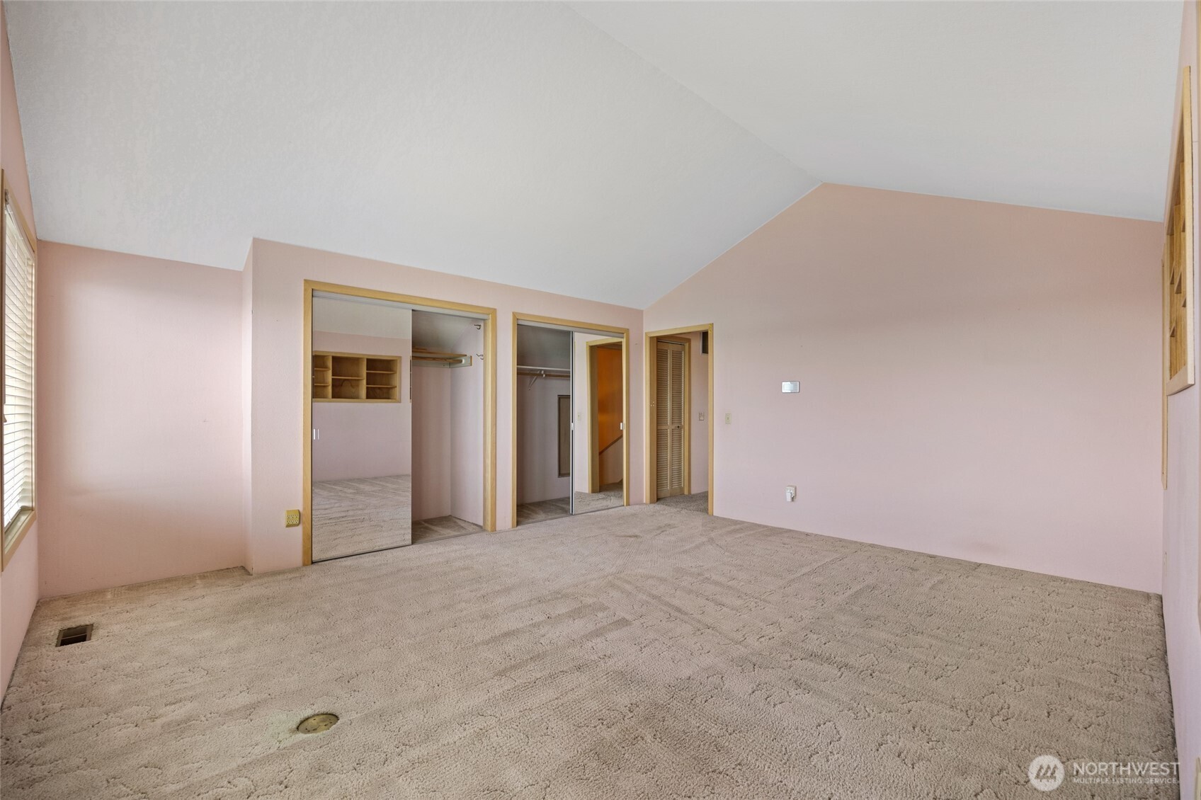 4926 Shorecrest Drive NE