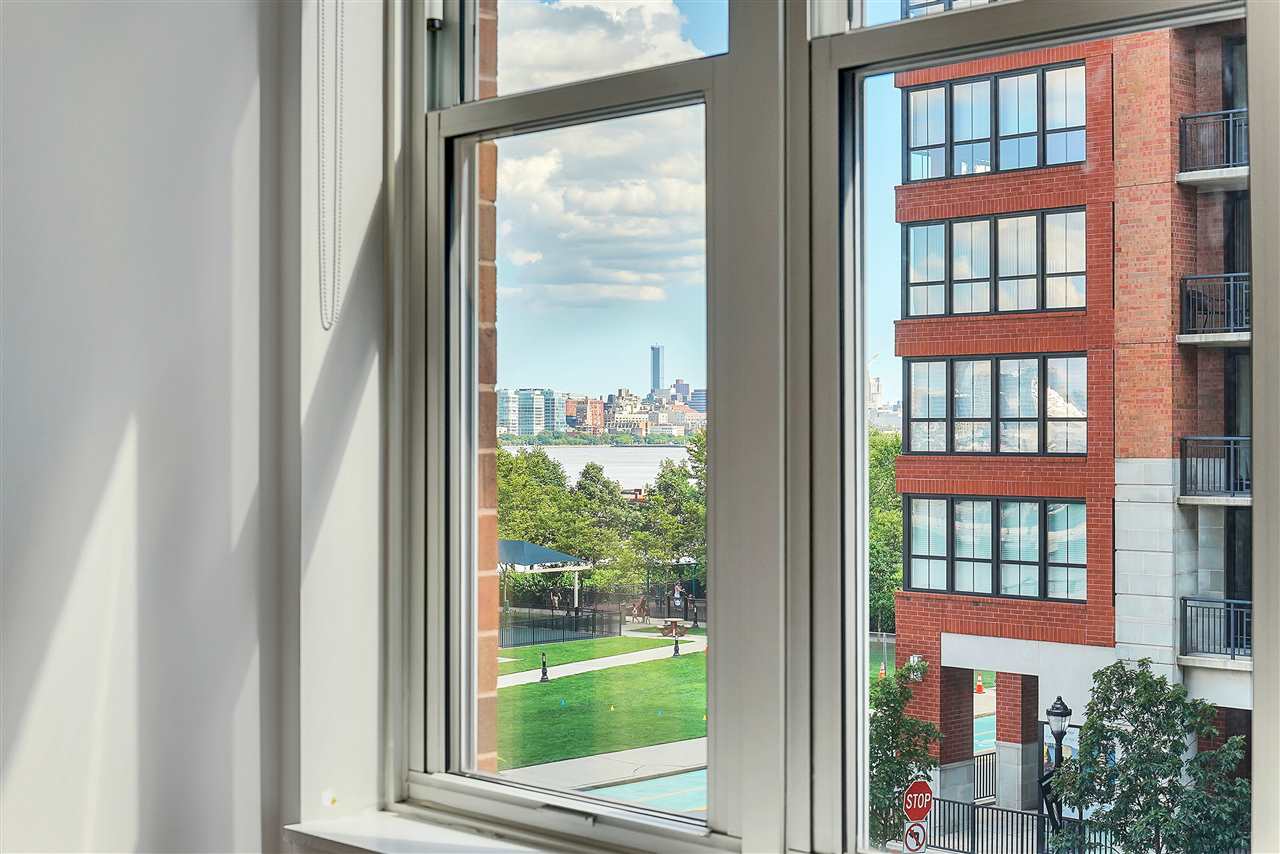 1125 MAXWELL LANE Unit 302