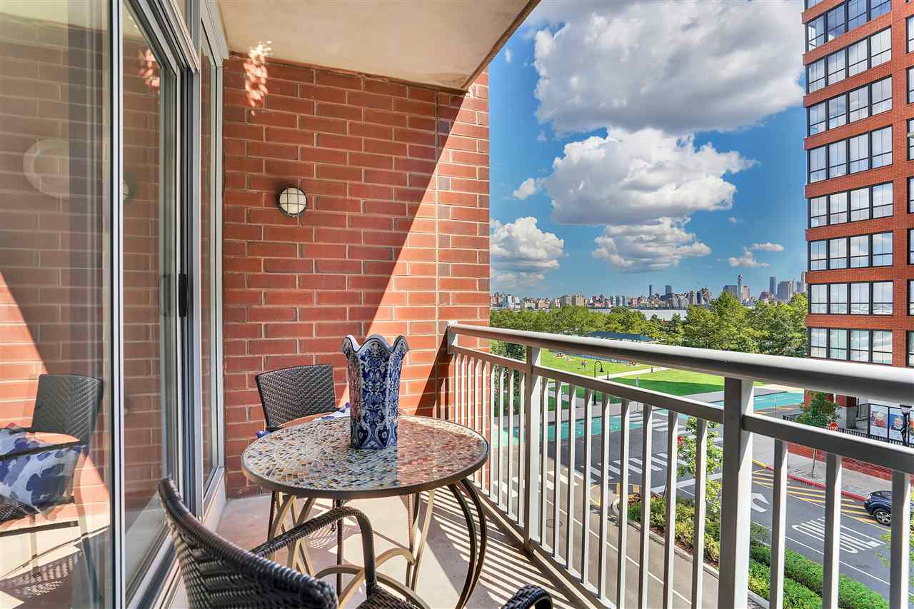 1125 MAXWELL LANE Unit 302