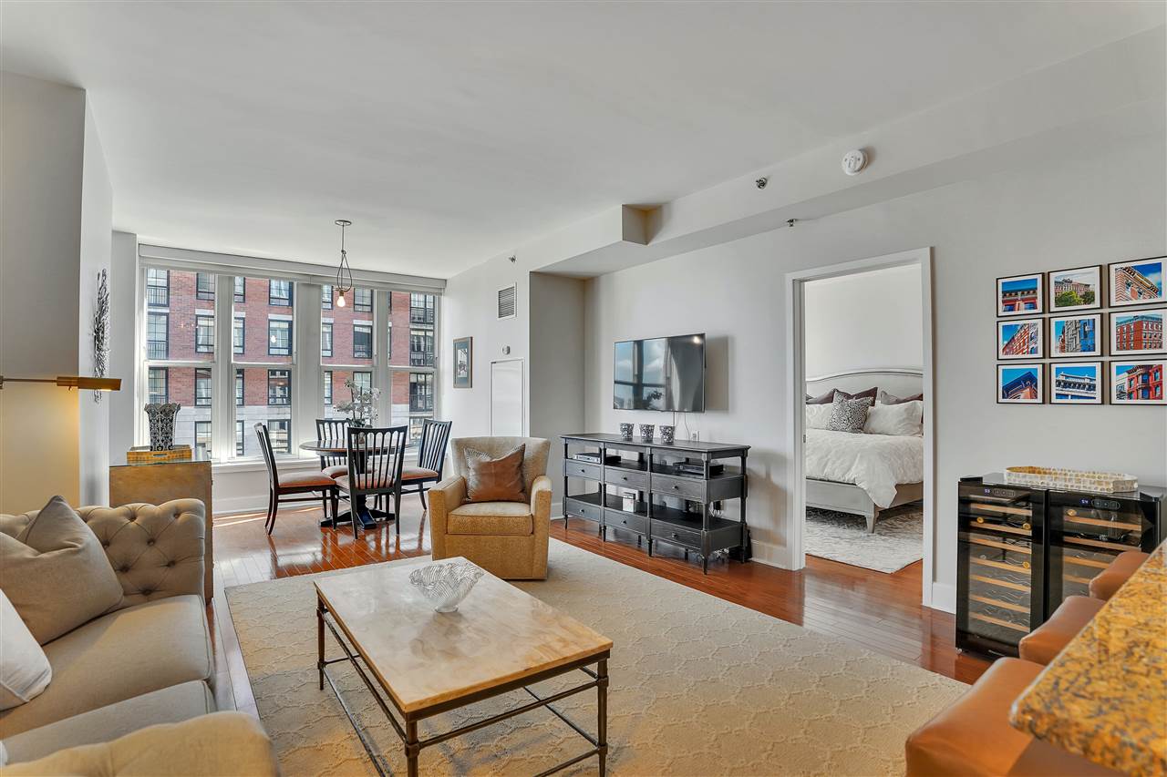 1125 MAXWELL LANE Unit 302