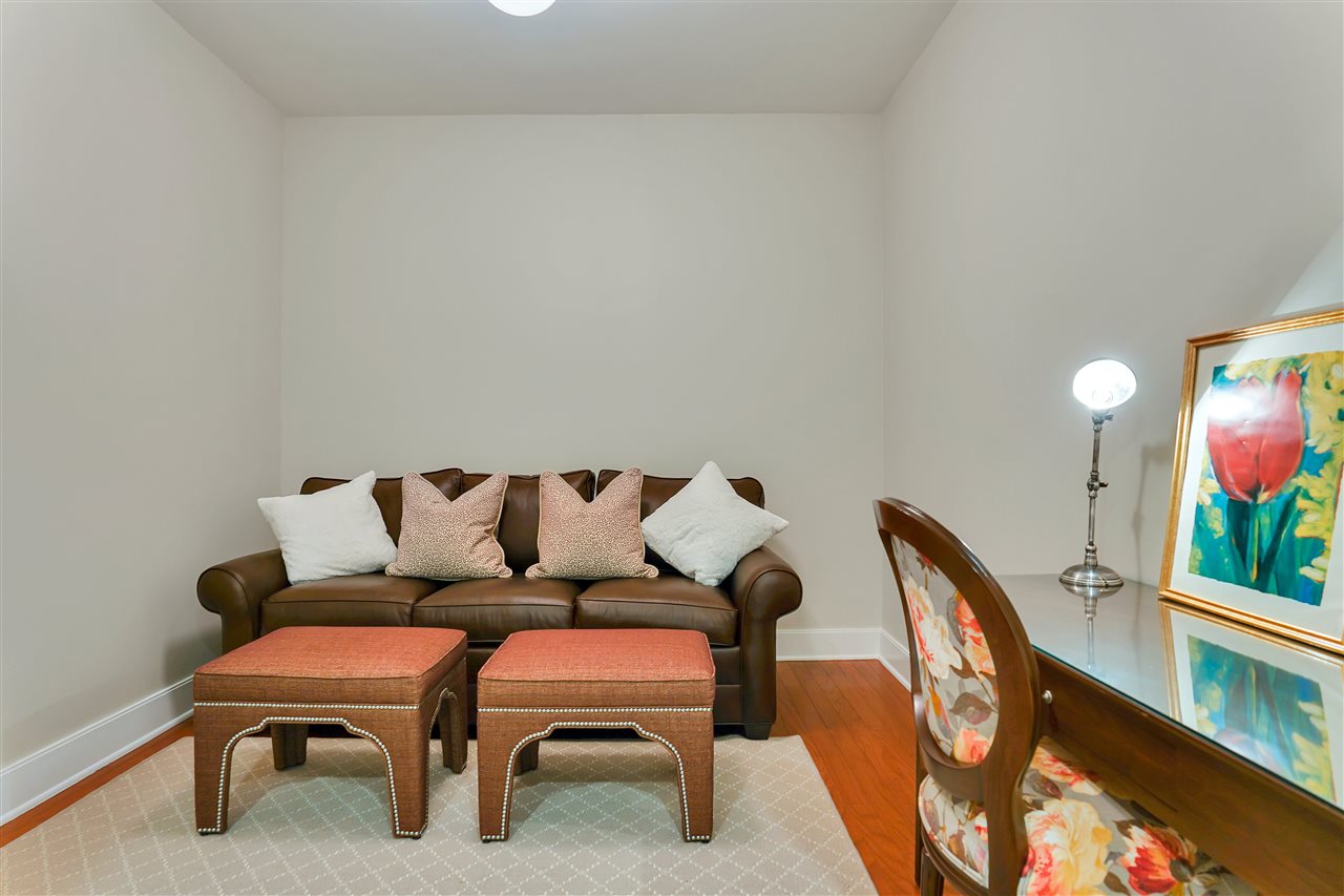 1125 MAXWELL LANE Unit 302