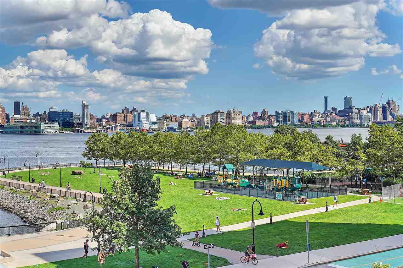 1125 MAXWELL LANE Unit 302