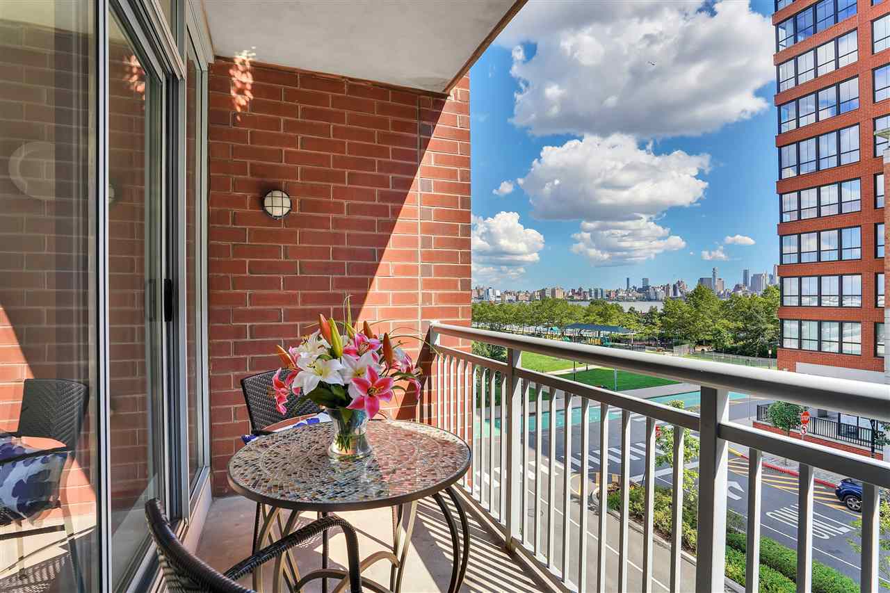 1125 MAXWELL LANE Unit 302