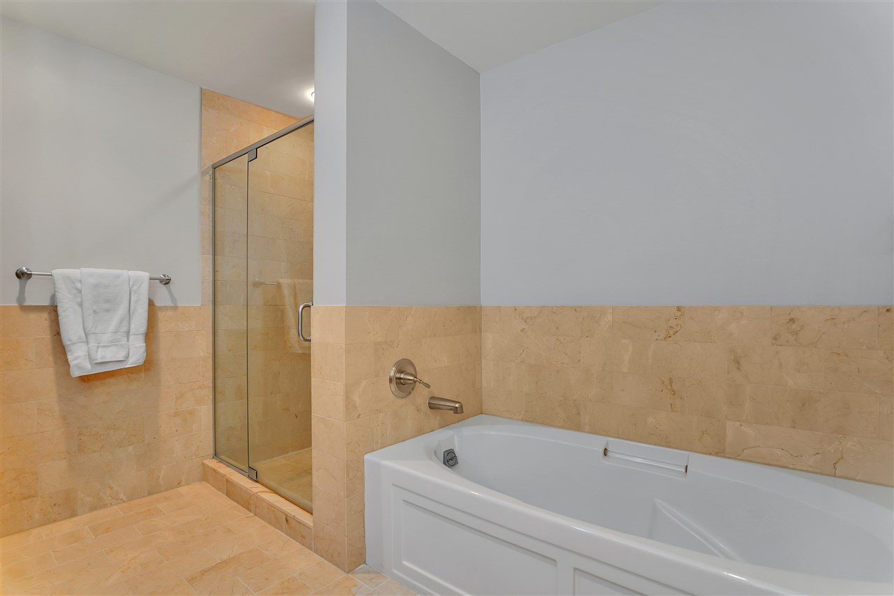 1125 MAXWELL LANE Unit 302