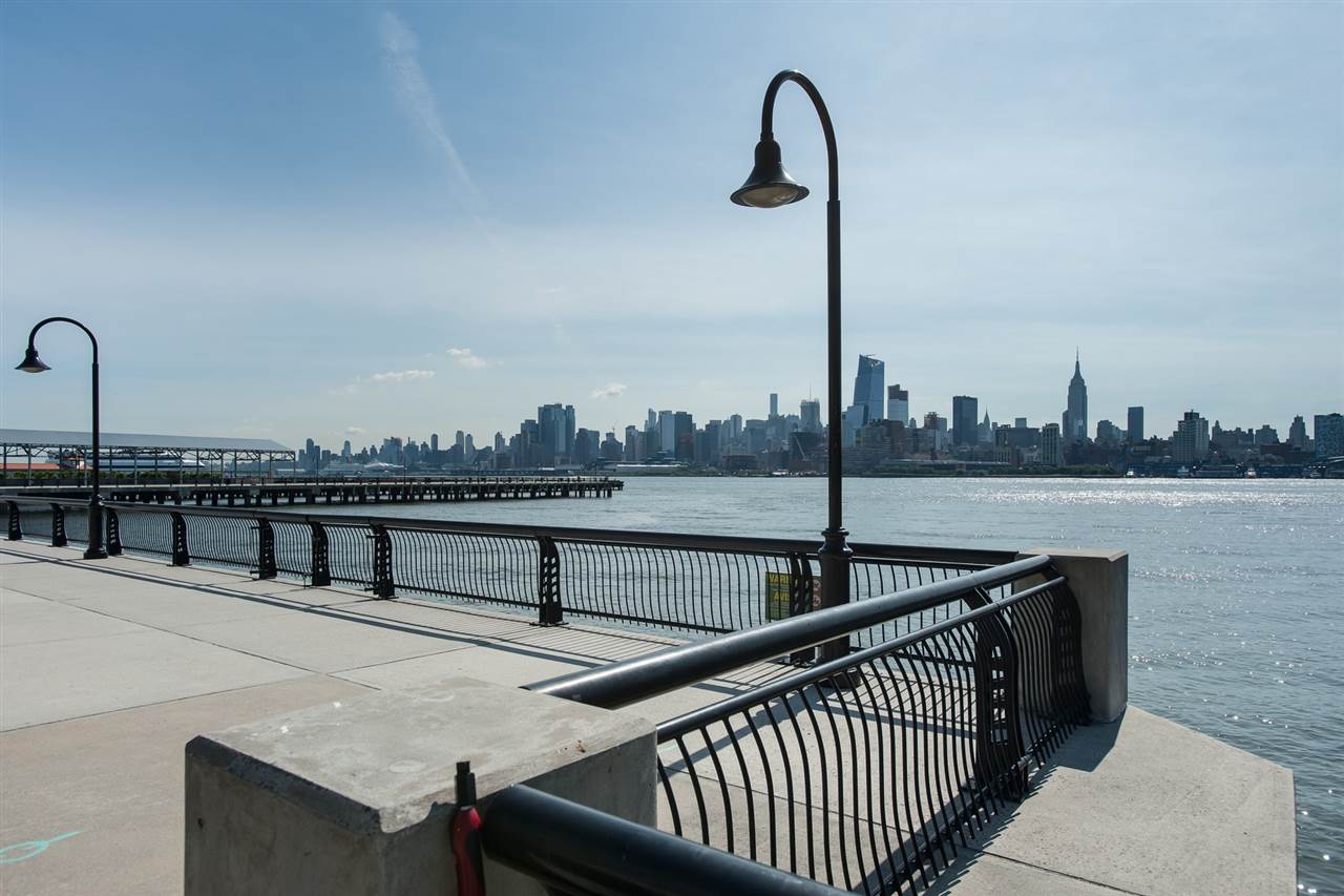 1125 MAXWELL LANE Unit 302