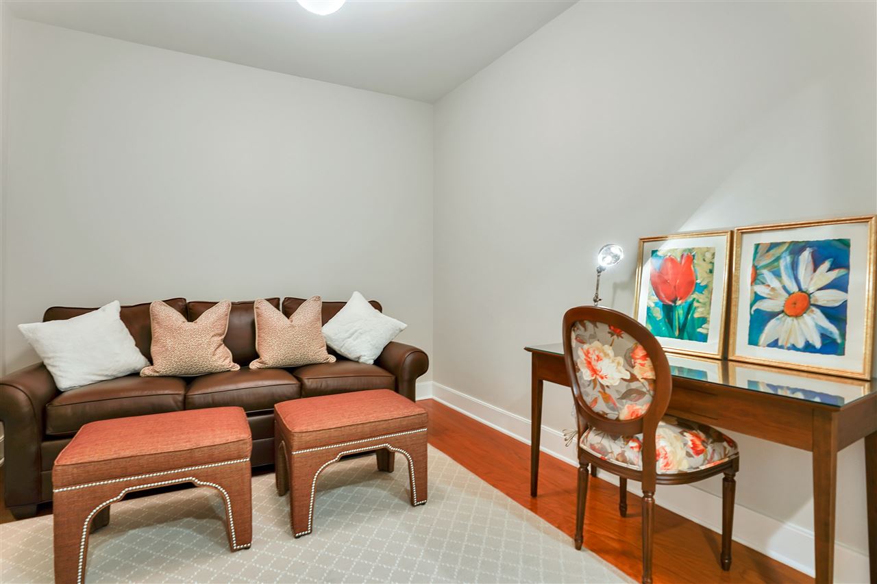 1125 MAXWELL LANE Unit 302