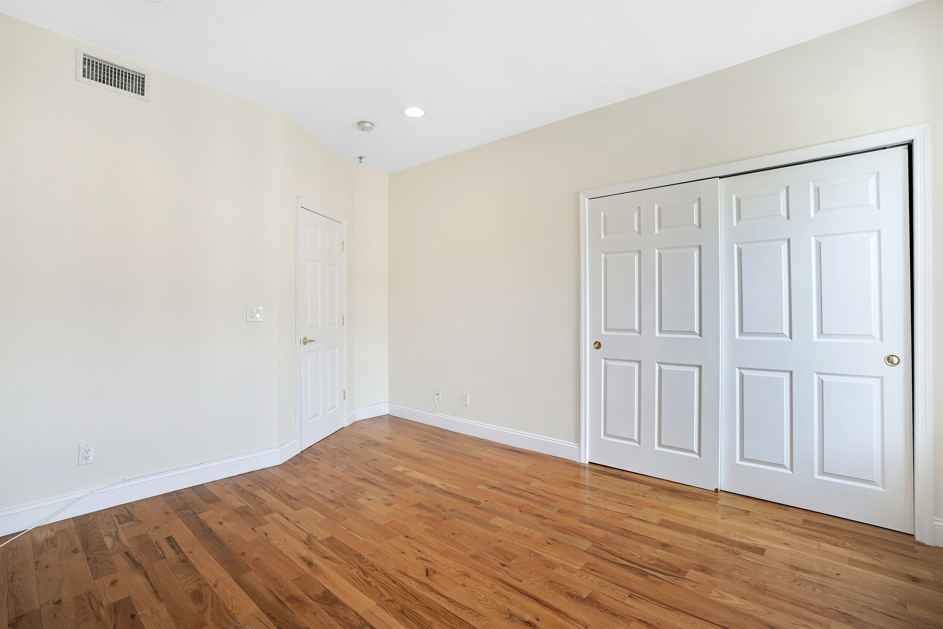 208 PARK AVE Unit 3L