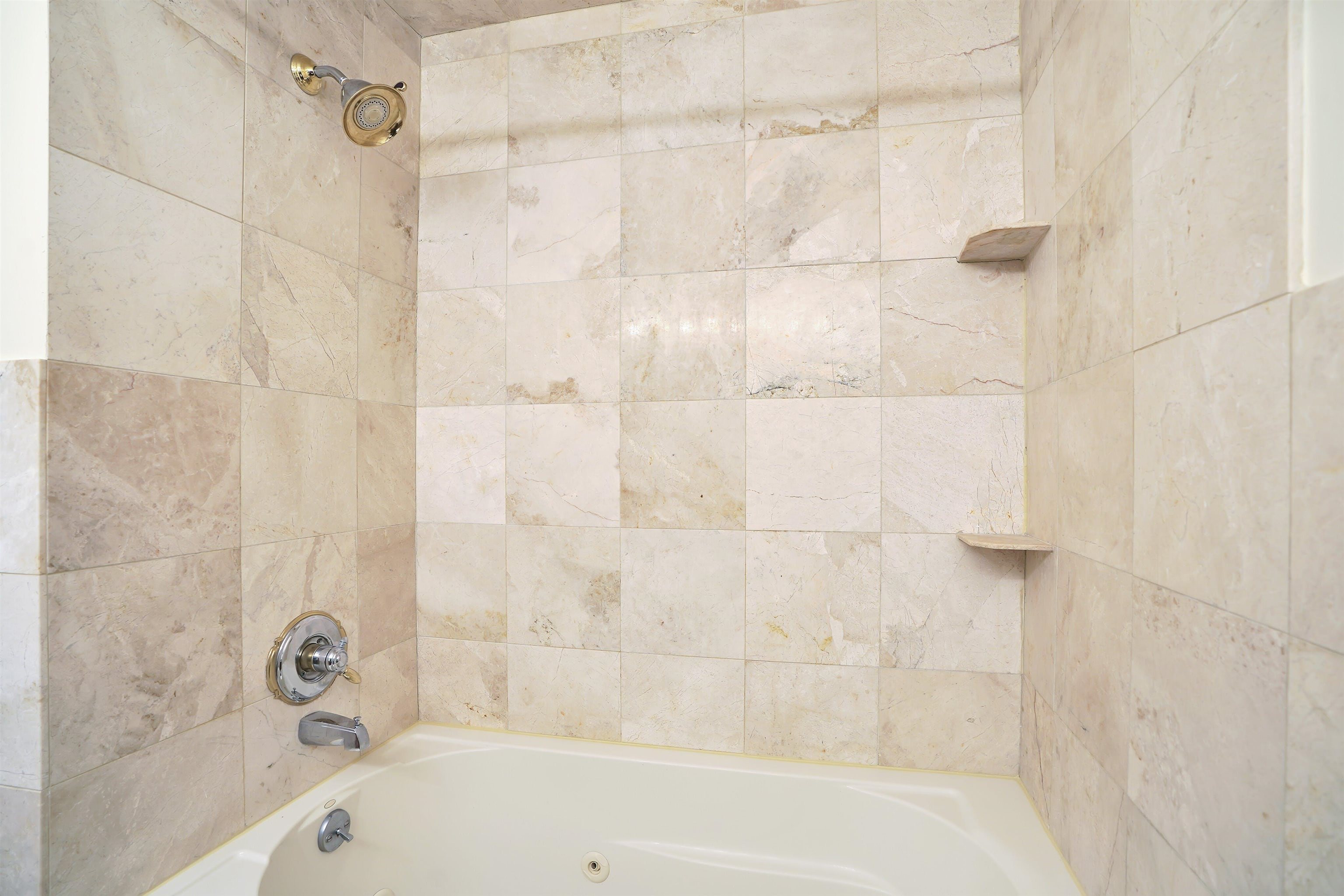 208 PARK AVE Unit 3L