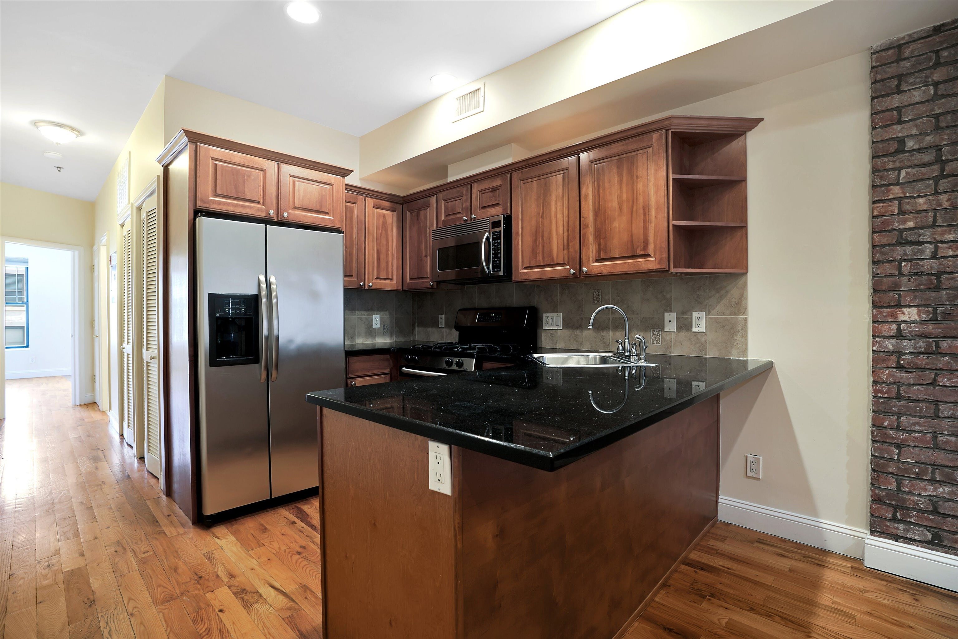 208 PARK AVE Unit 3L