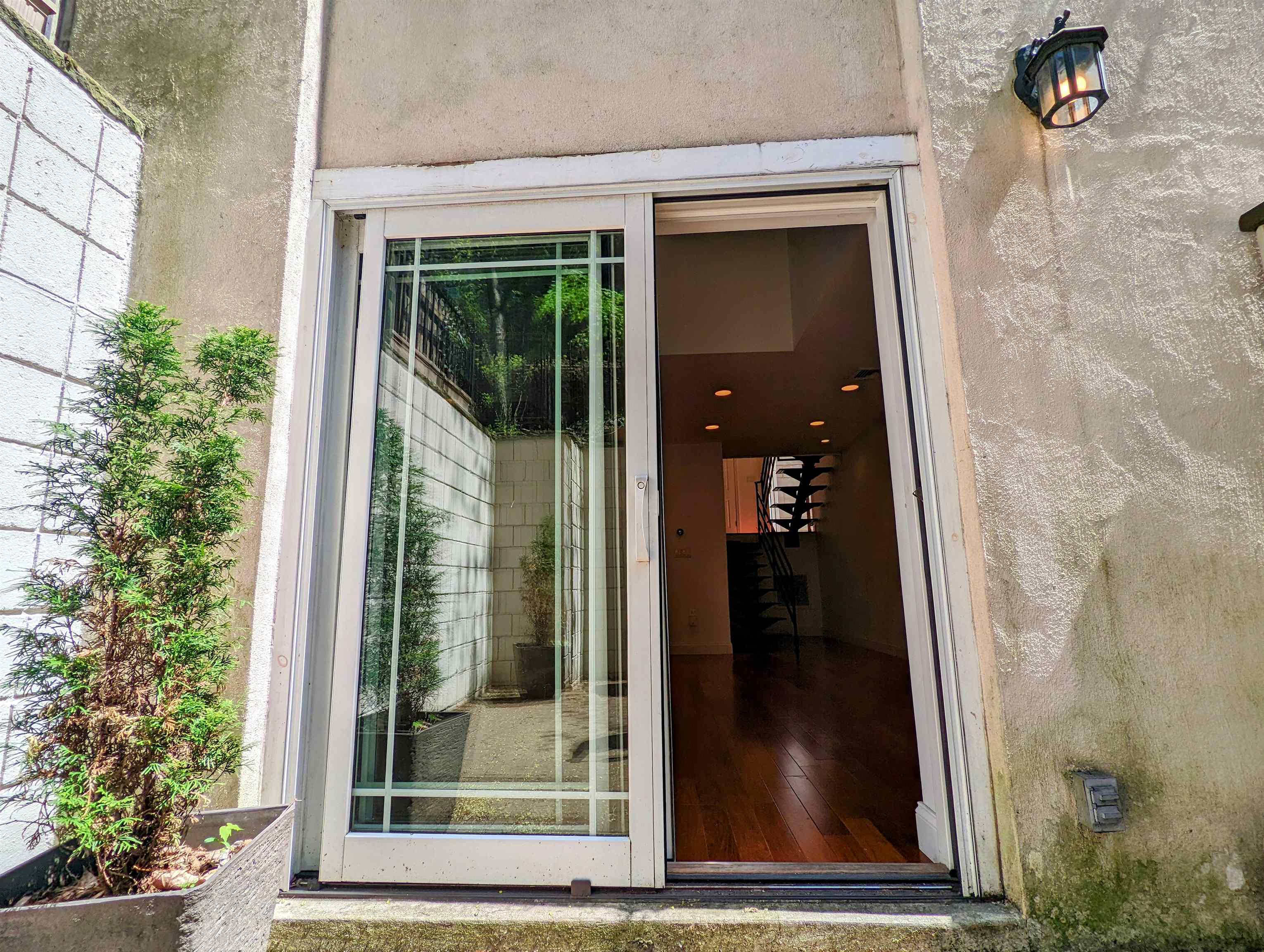 1108 HUDSON ST Unit 1B
