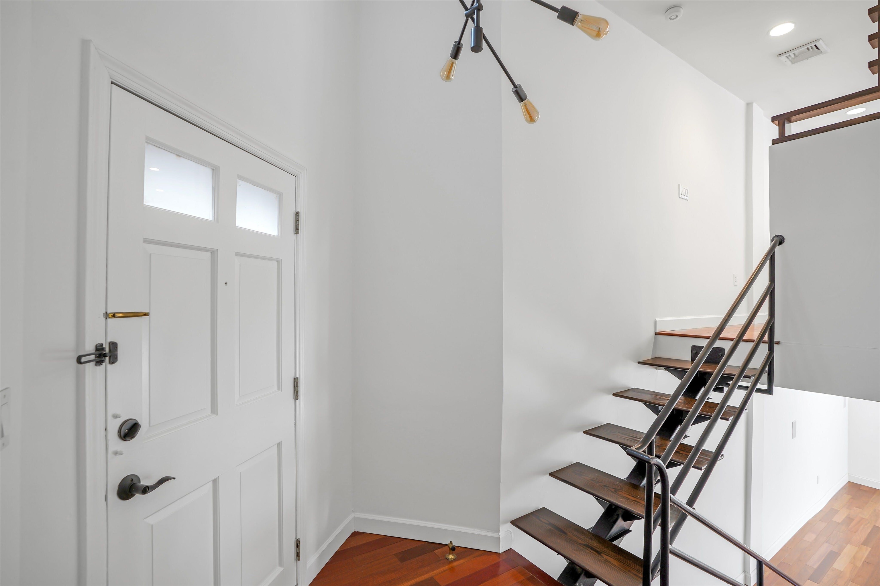 1108 HUDSON ST Unit 1B