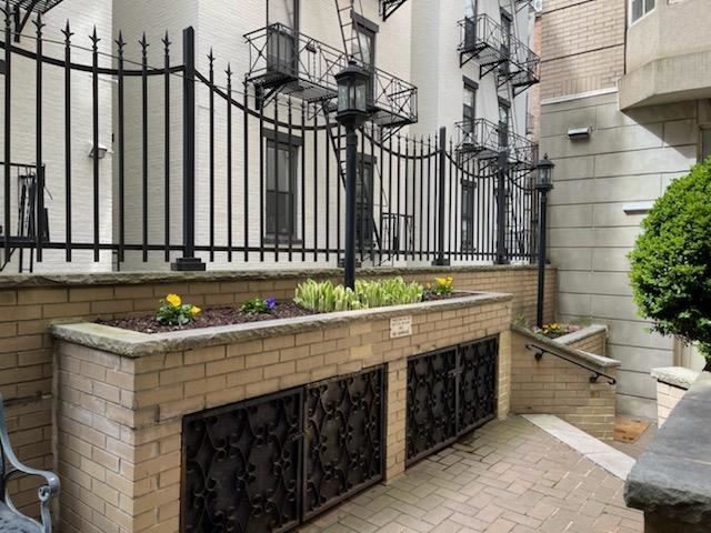 1108 HUDSON ST Unit 1B